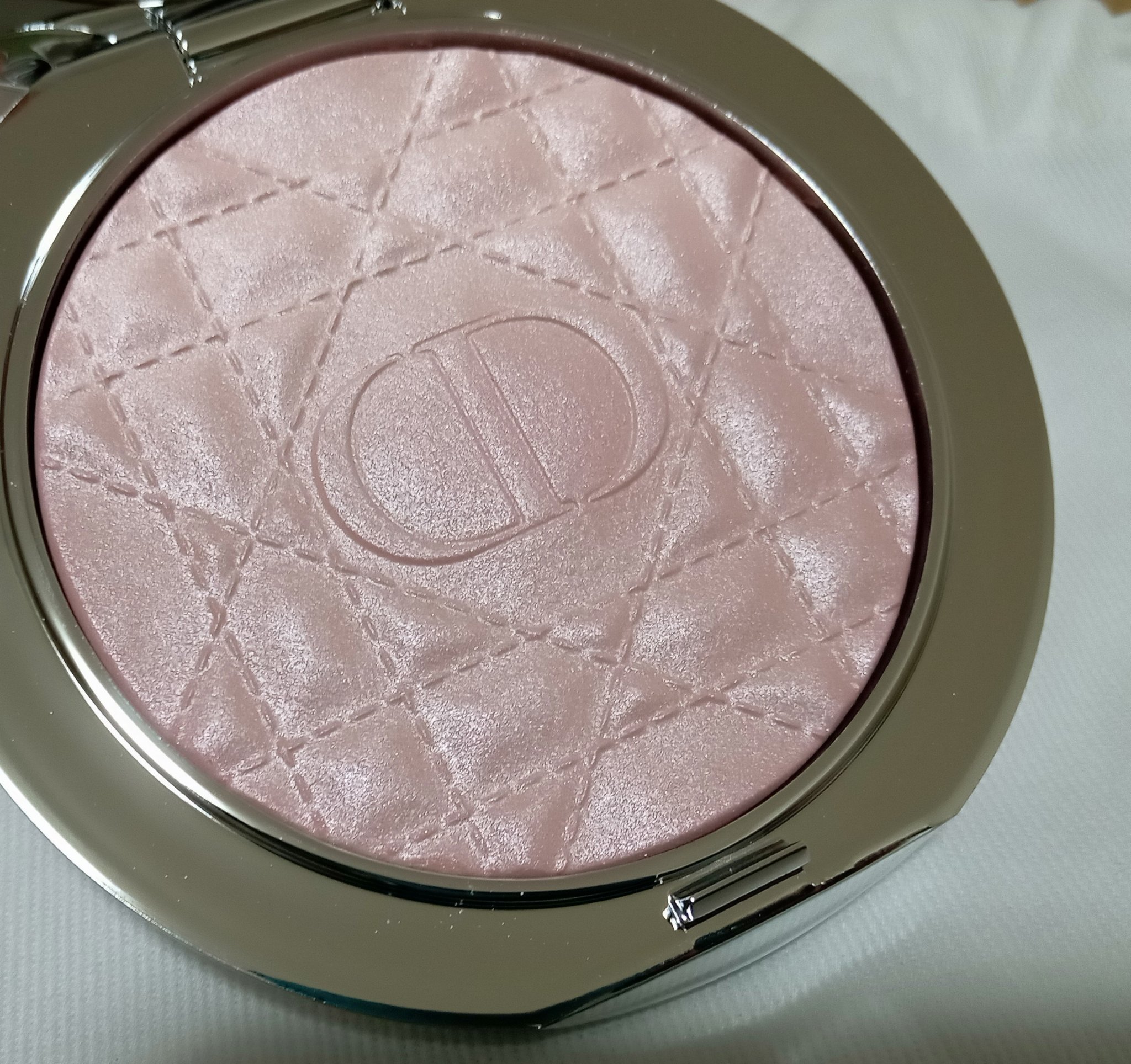 ディオールスキン フォーエヴァー グロウ ルミナイザー/Dior/ハイライトを使ったクチコミ（2枚目）