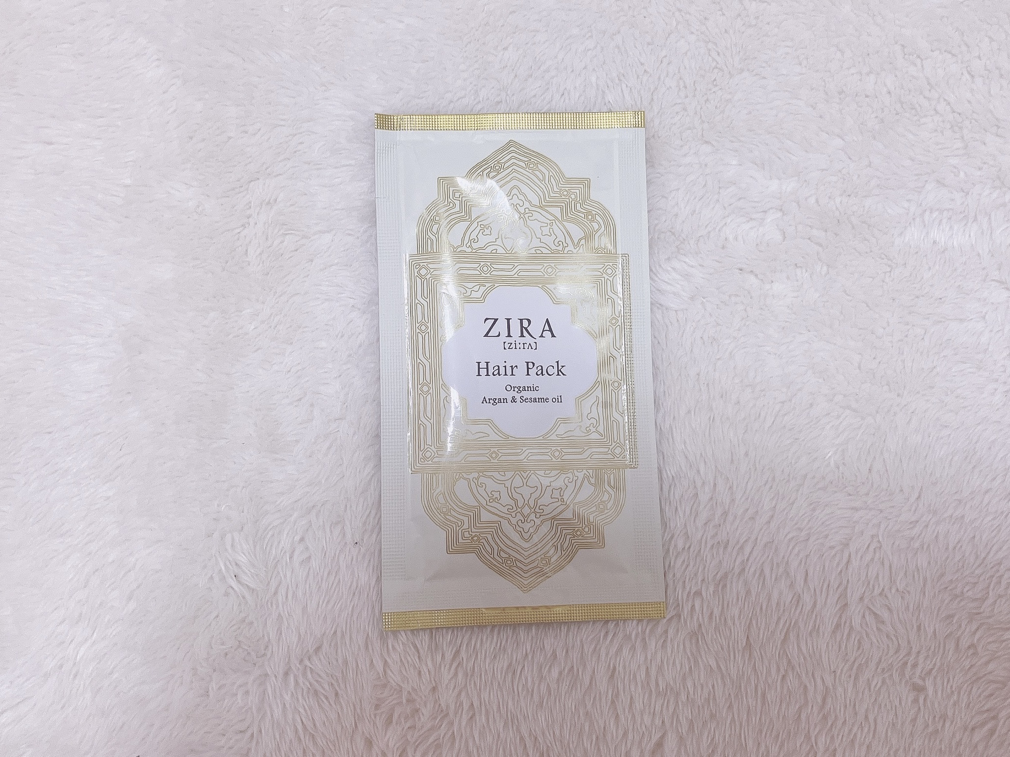 ＿＿＿♥

ジーラ ヘアパック 

○オーガニックアルガンオイル
○オーガニックセサミオイル
○サフラワーオイル
○黄金セラムEX

至福のオリエンタルアロマの香り

ホテルのアメニティにあったので使ってみました🐇🌷

香りが割と強くて