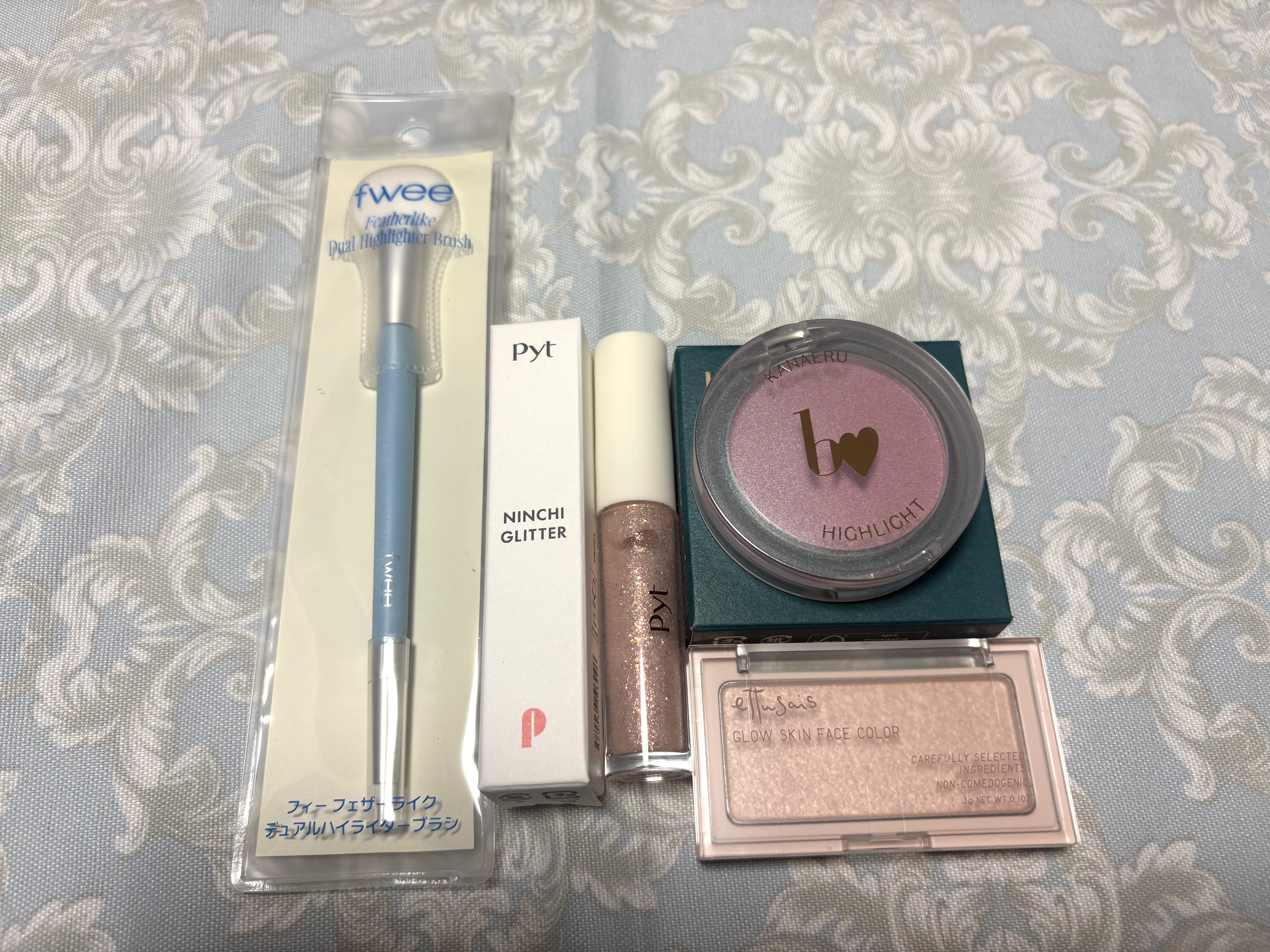 NINCHIGLITTER 02 PEACH CORAL（ピーチコーラル）/Pyt/グリッターを使ったクチコミ（2枚目）