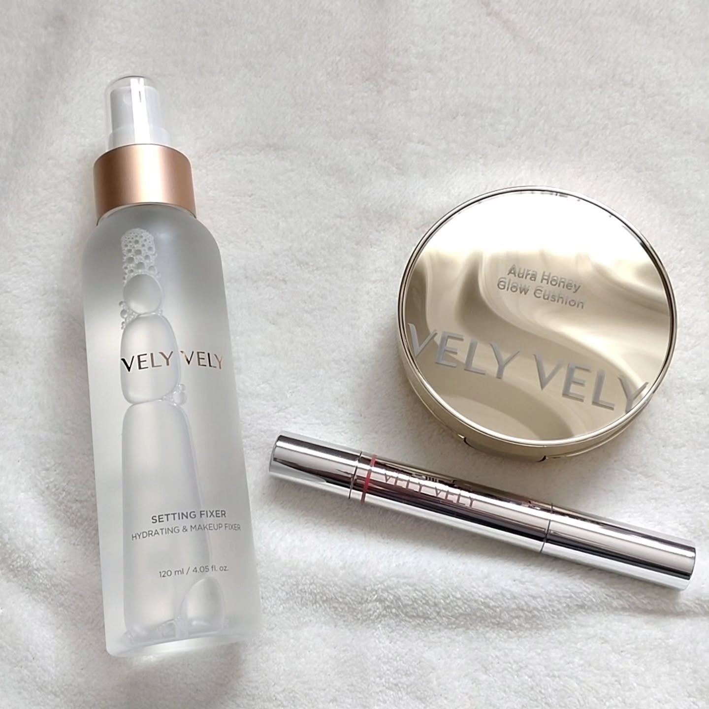 VELY VELY オーラハニーグロウクッションのクチコミ「VELY VELY(@velyvely_jp)様よりセッティングフィクサー、グラスリップボリュ.....」（1枚目）