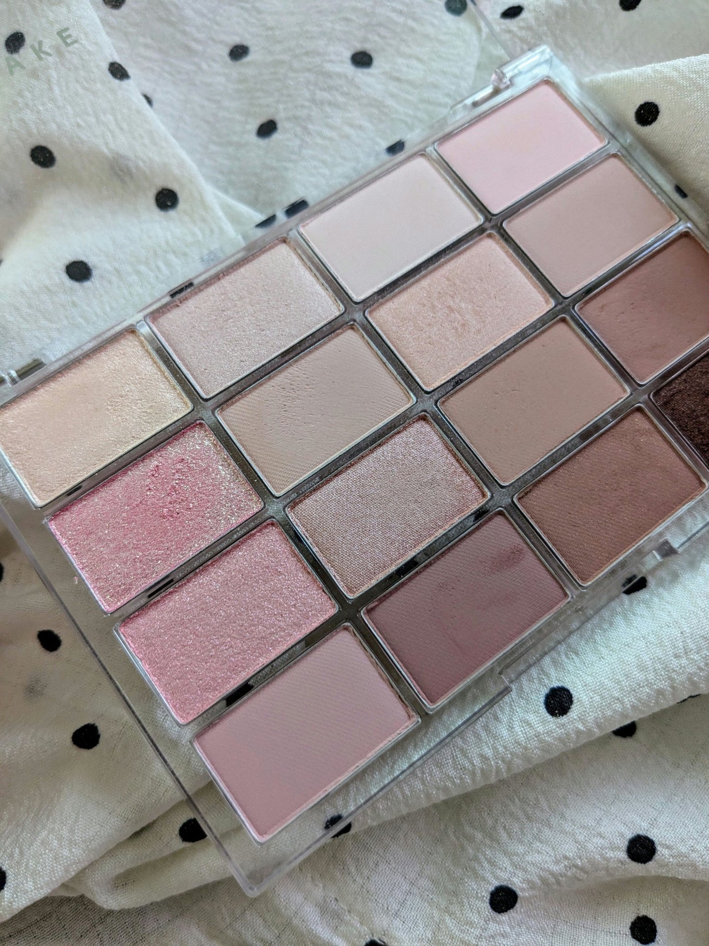 ソフトブラーリングアイパレット/wakemake/アイシャドウパレットを使ったクチコミ(2枚目)