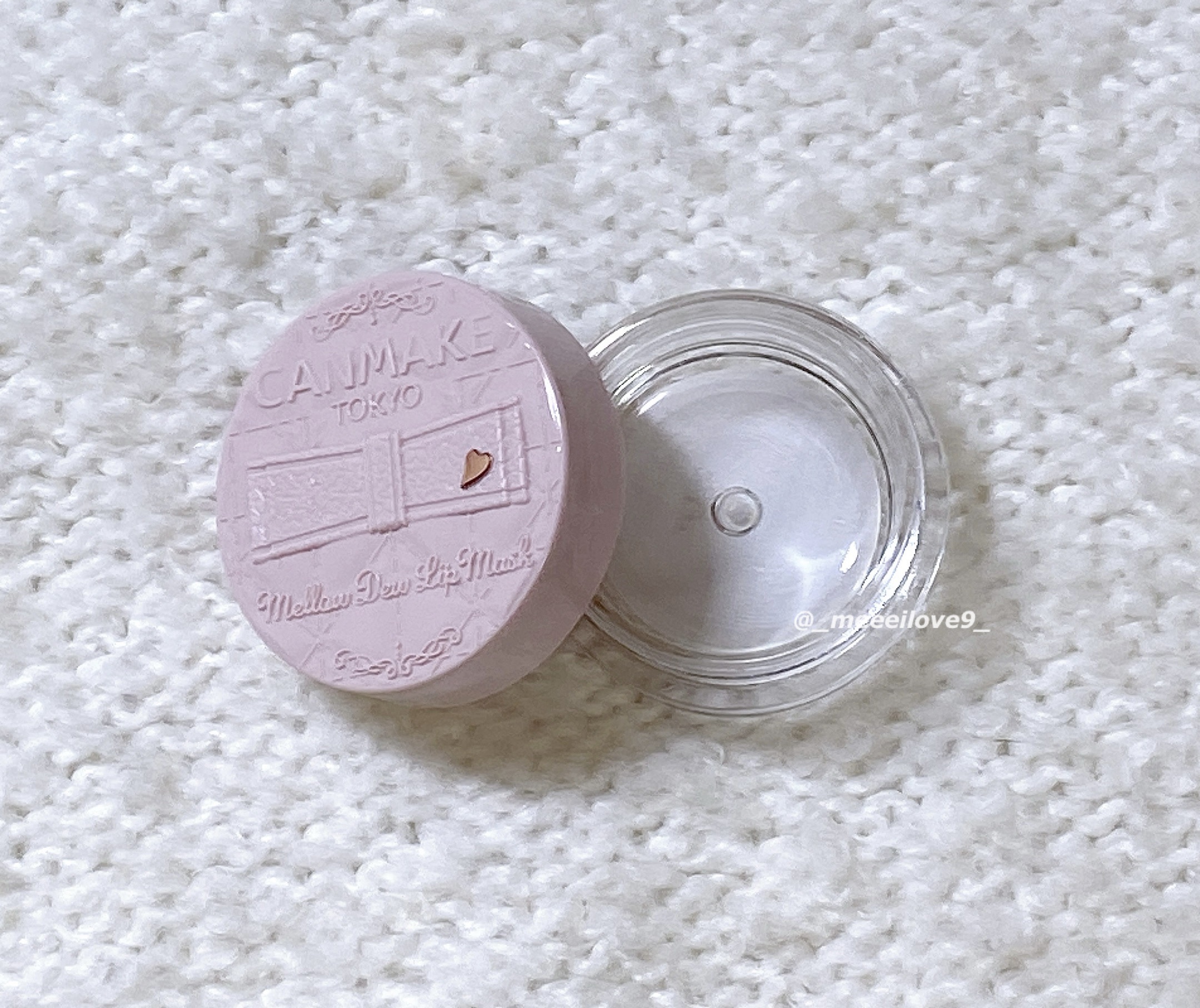 キャンメイク　メロウデューリップマスク

使い切りました✨　　　　２つ目リピ中❤️

Good🙆‍♀️
・集中ケア　　　・衛生面◎
・リップ下地　　・無香料
・水分蒸散を防ぐ　・縦じわカバー
・保湿成分配合✅

指で伸ばして塗るのが好き�