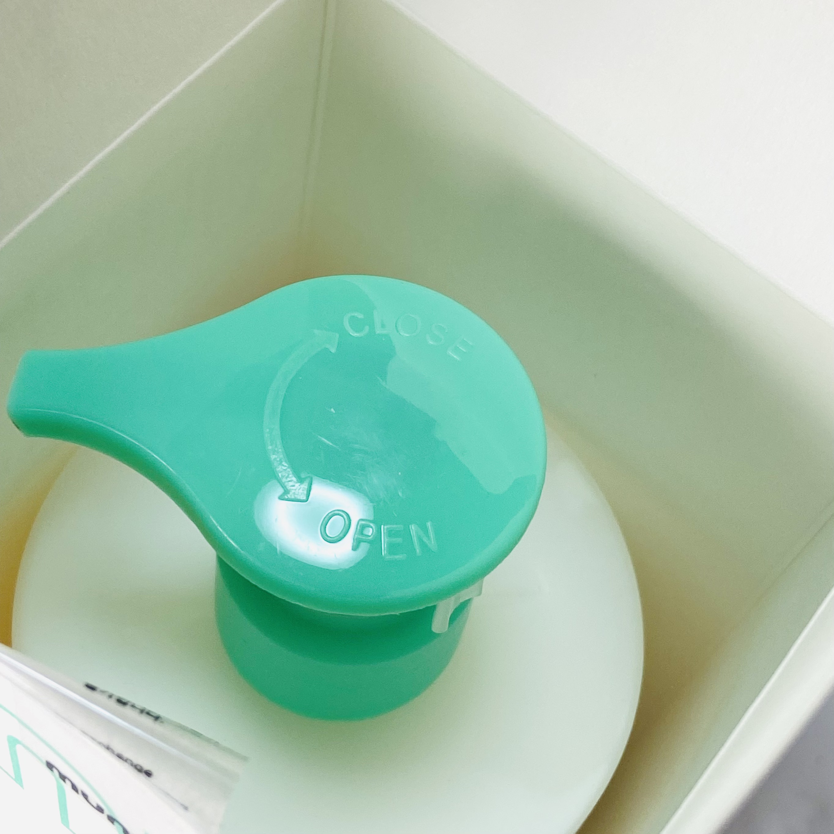 munus ベルベットドリームシマーボディークリームのクチコミ「2種類の香りからサマーダーンを選びました！
柑橘系の香りを楽しみながら
大容量サイズなので、お.....」（2枚目）