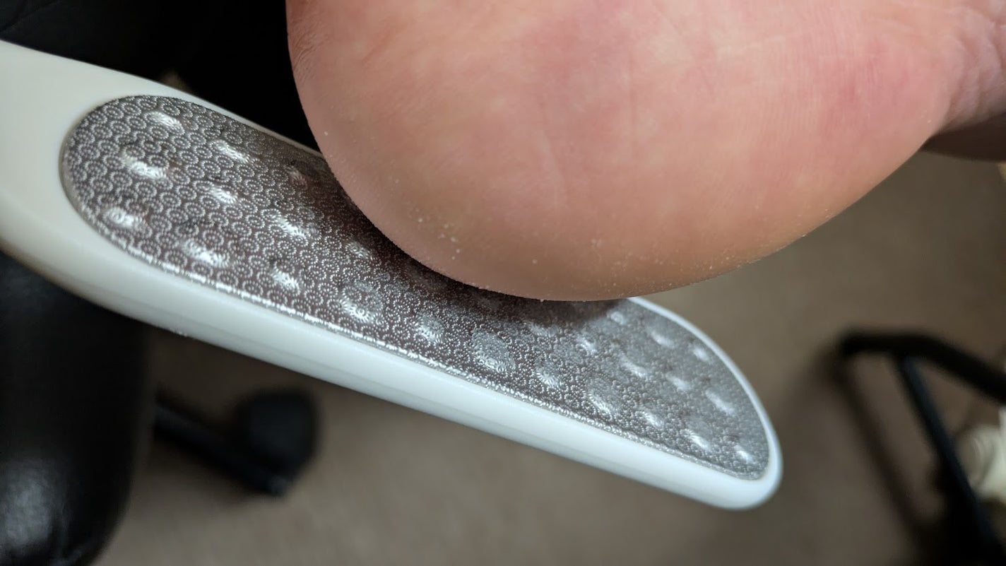 miki-nu on LIPS 「サンダルのおしゃれを格上げするならかかとのケアもお忘れなく✼•..」(4枚目)