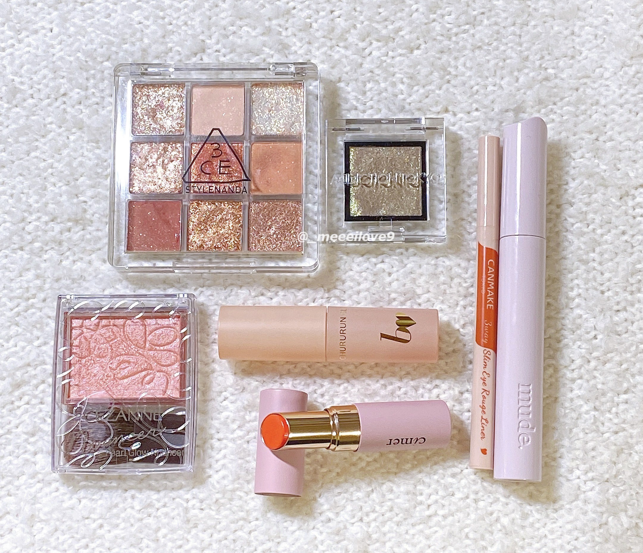 【今日のメイク】
オレンジメイクをしました🍊🌙

♡ 3CE マルチアイカラーパレット
#SHOTAGAIN      ◯イエベ◯
白みオレンジをベースに塗る！

♡ アディクション ザ アイシャドウ 
006SP バタフライエフェクト