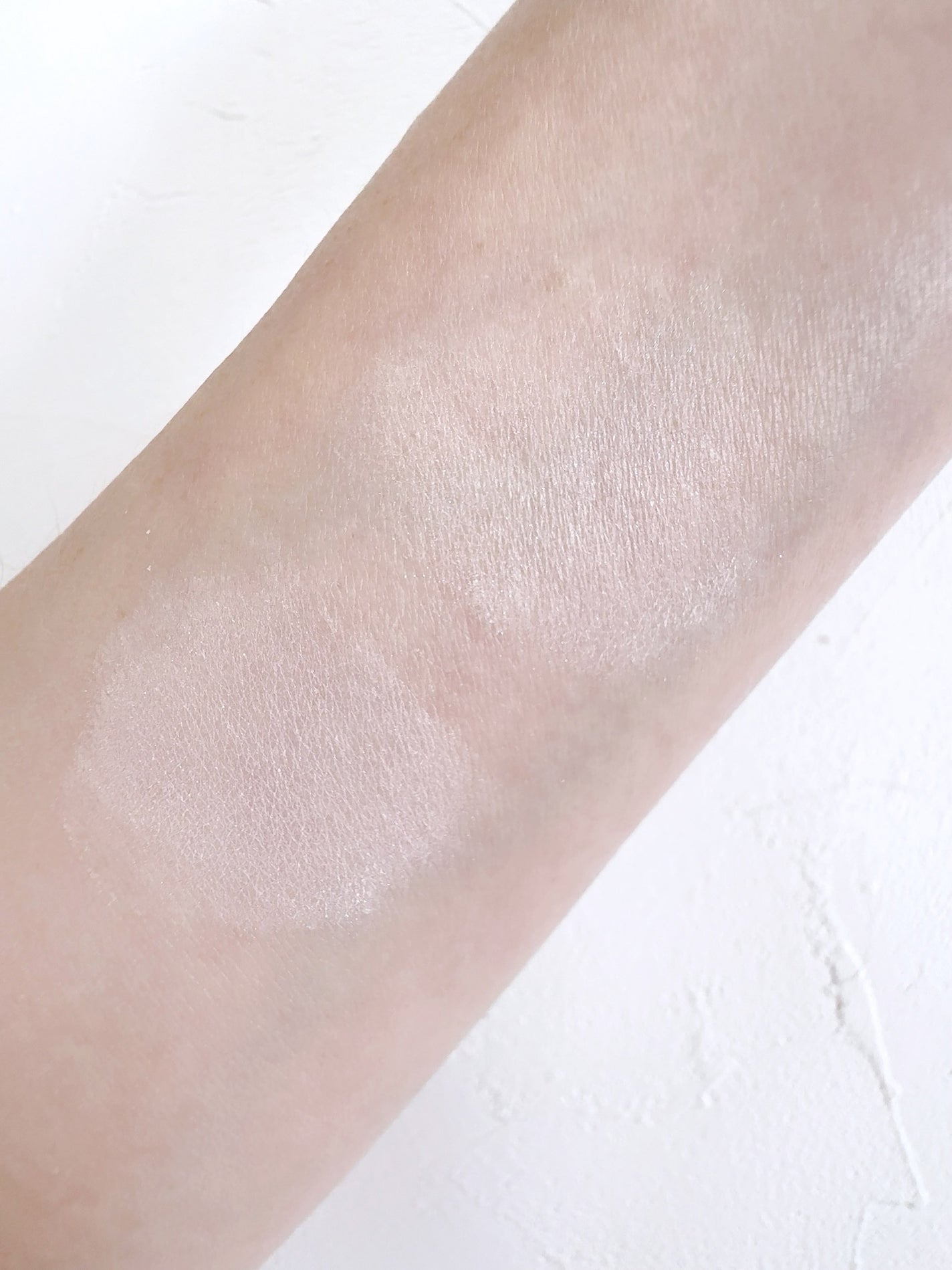 ロコン on LIPS 「♡Newin♡最近のお気に入りフェイスパウダー💗┈┈┈┈┈┈┈..」(3枚目)