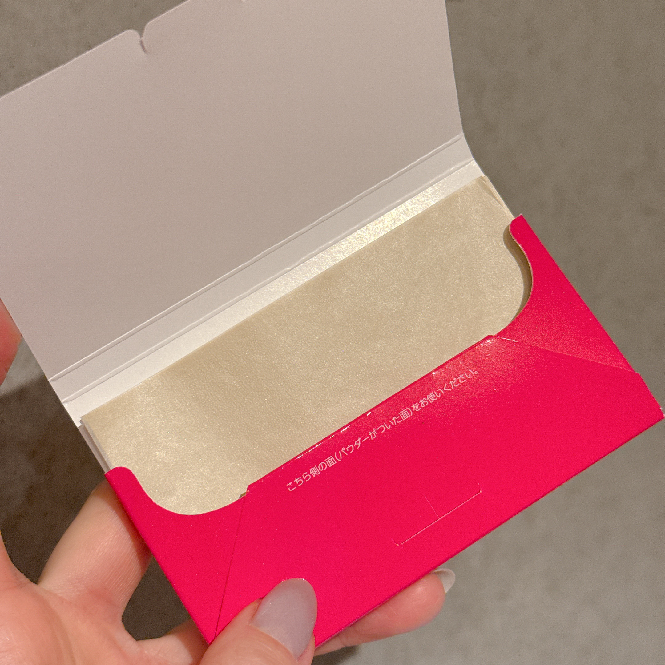 メイク キープ オイルブロック 紙パウダー/コーセーコスメニエンス/あぶらとり紙を使ったクチコミ（2枚目）