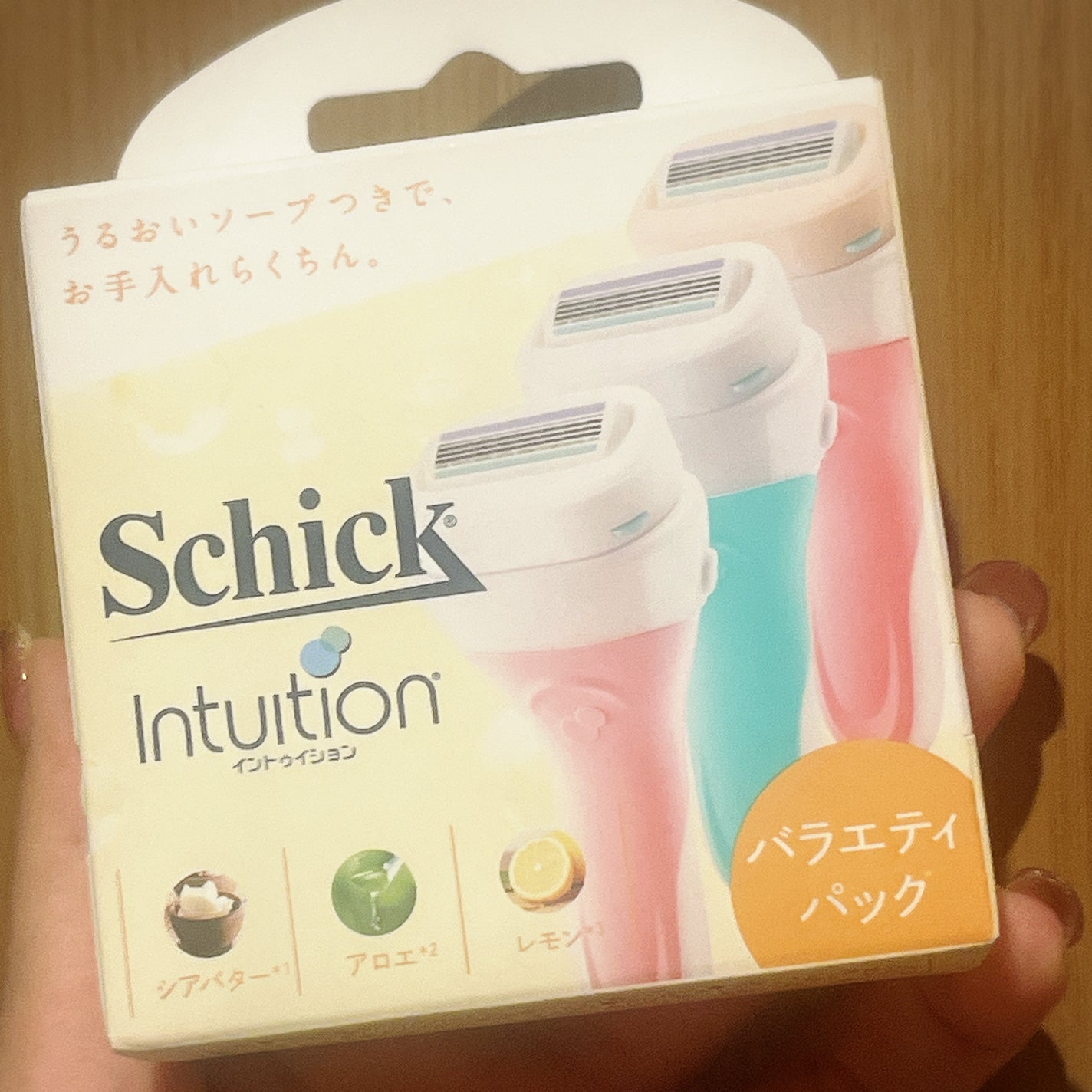 イントゥイション しっとり肌 ホルダー (刃付き+替刃1コ)/イントゥイション/シェーバーを使ったクチコミ(1枚目)
