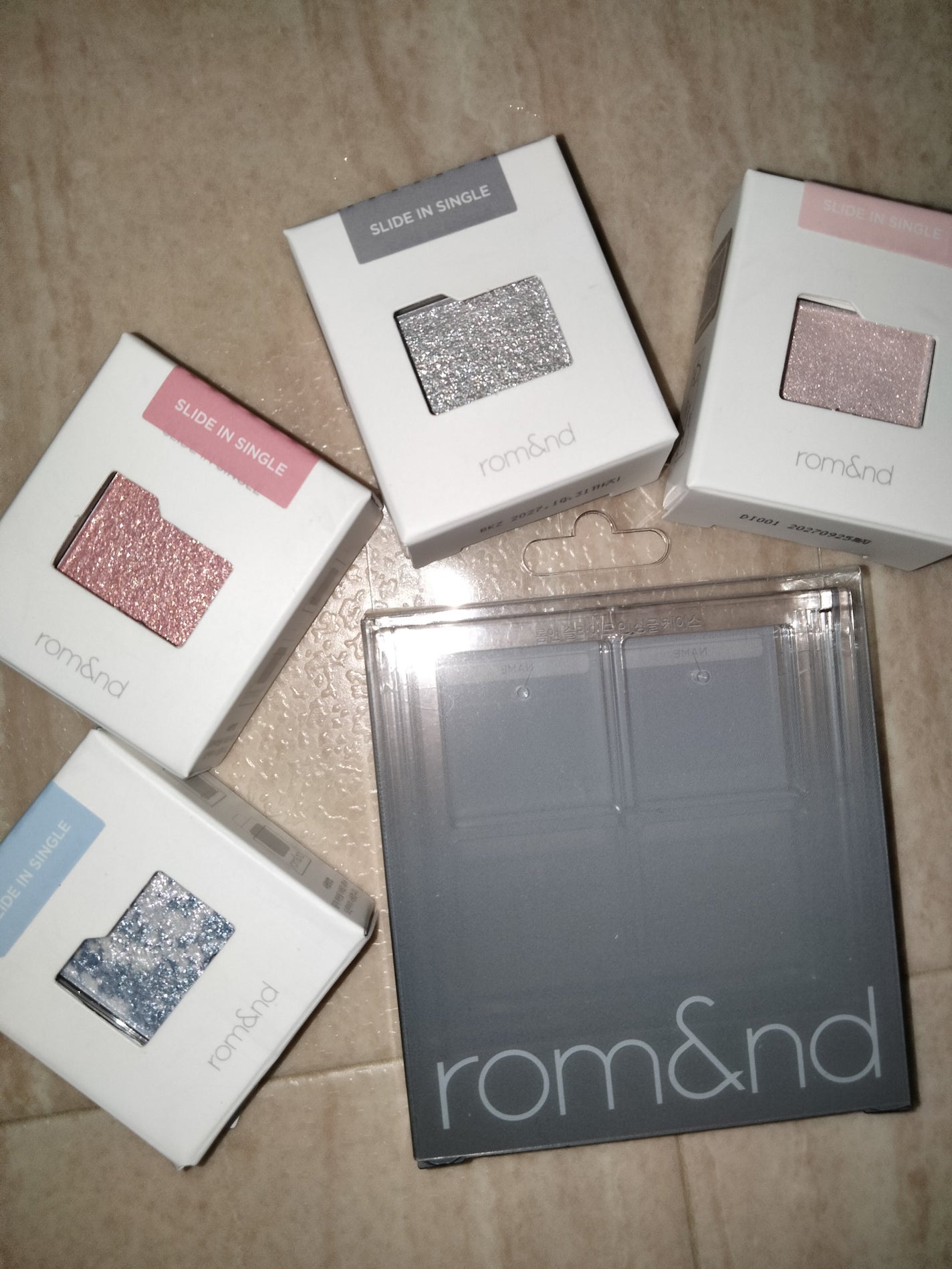 スライドインシングル/rom&nd/単色アイシャドウを使ったクチコミ(1枚目)