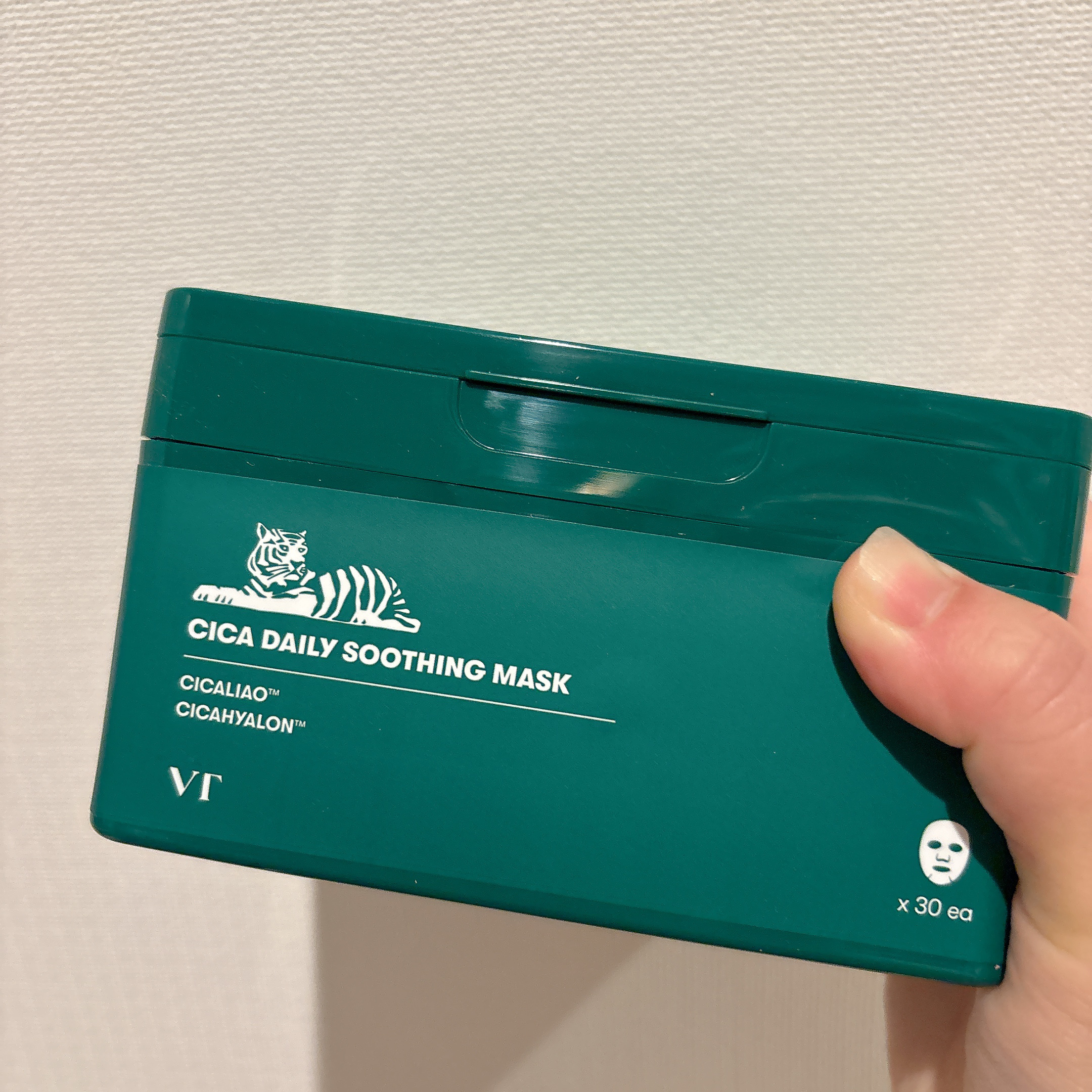 VT　CICA デイリースージングマスク



メガ割りで購入🫶🏻✨
毎日使いできるパックが欲しくて、口コミのいいこちらを選んでみました💆🏻‍♀️

まず大容量ですし、メガ割りで買うとかなりお得なので、平日の短い時間でも抵抗なく使え