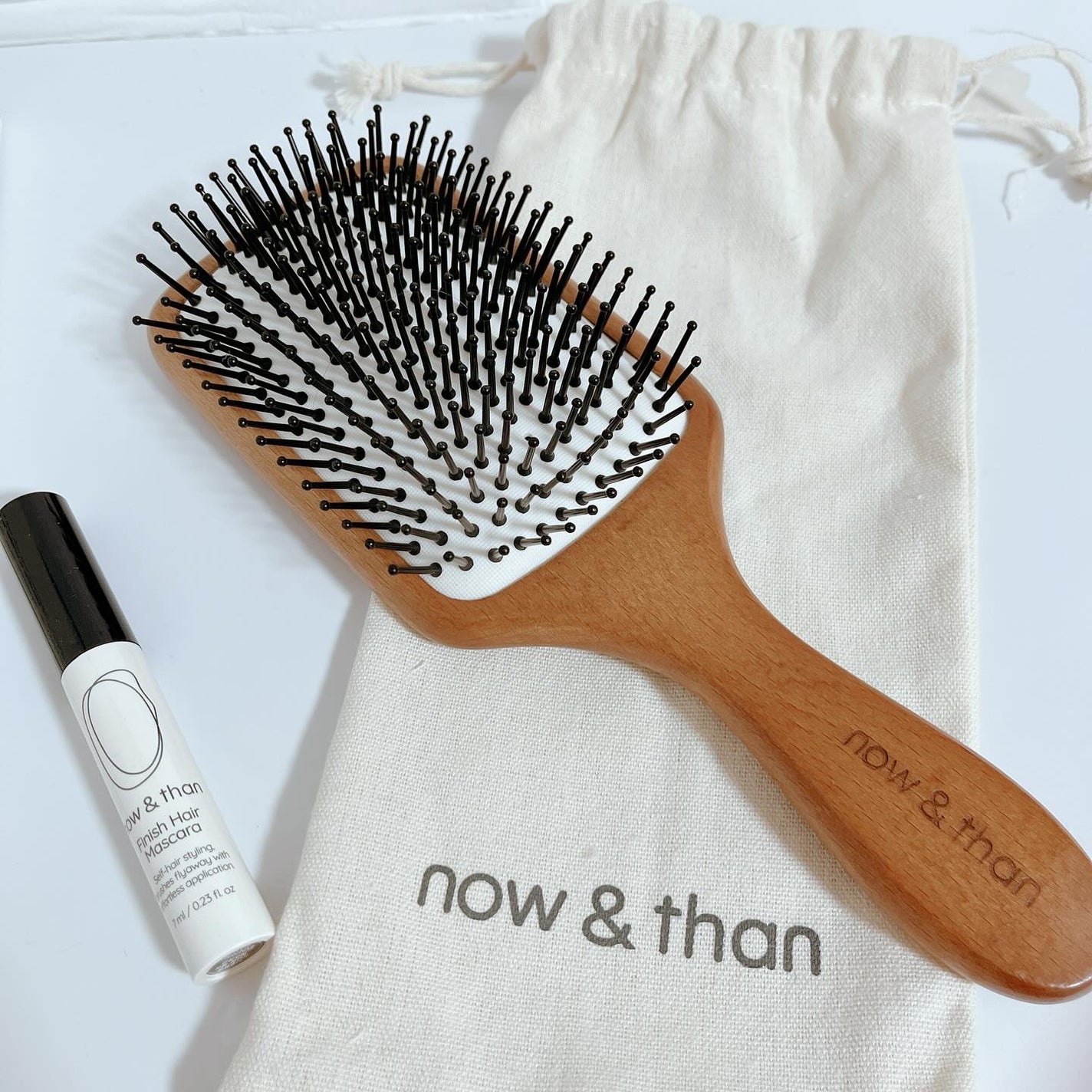 ウッドパドルブラシ now & than(ナウアンドダン)