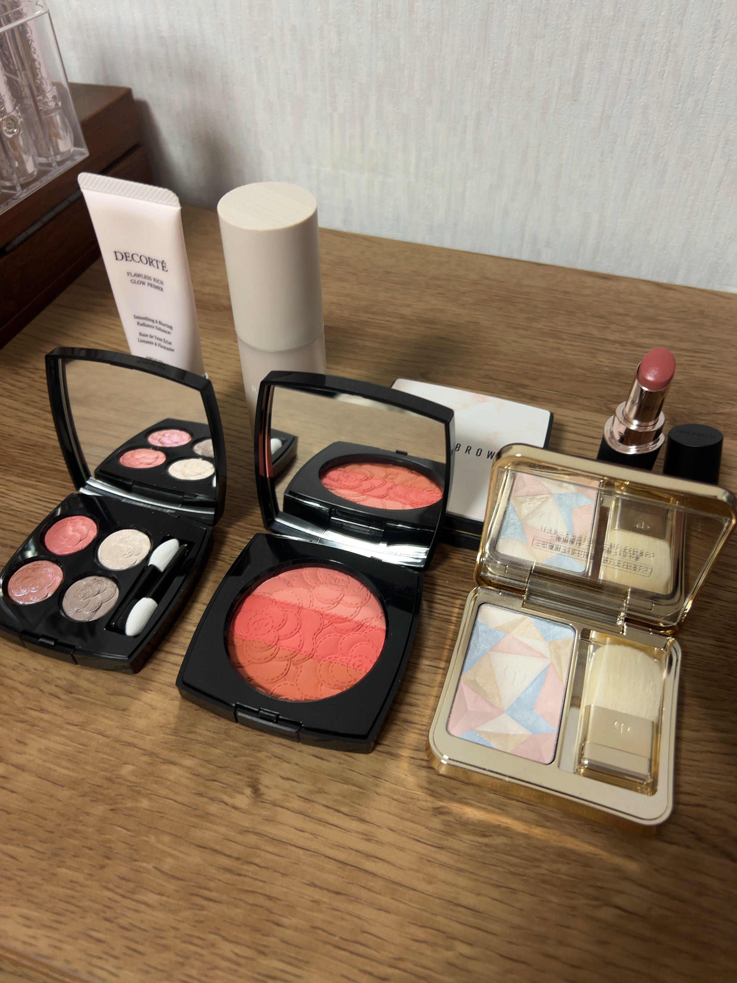 カメリア フトゥーラ/CHANEL/パウダーチークを使ったクチコミ（2枚目）