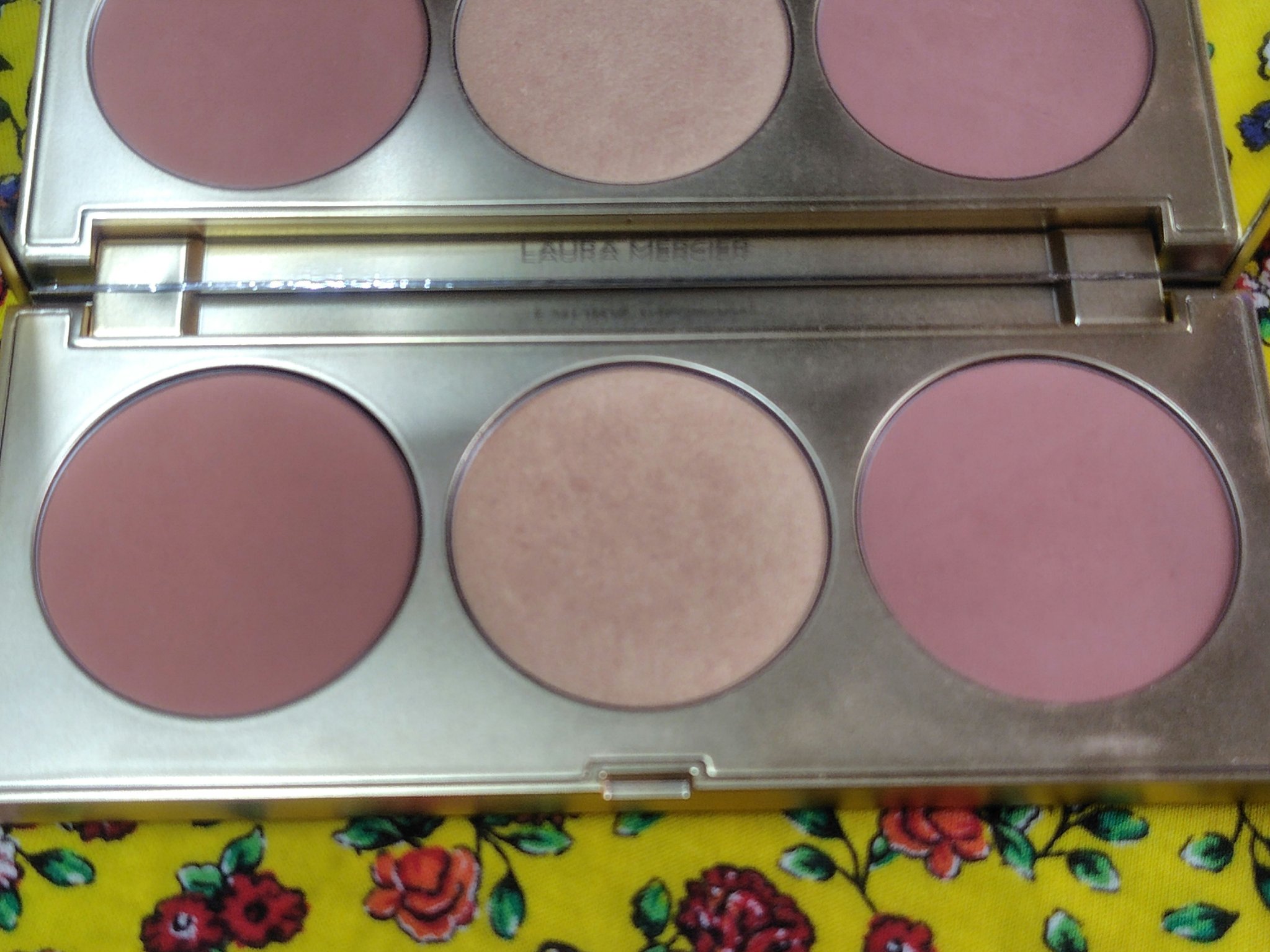 ボンジュール トーキョー フェイス アンド チーク パレット/ローラ メルシエ/パウダーチークを使ったクチコミ（2枚目）