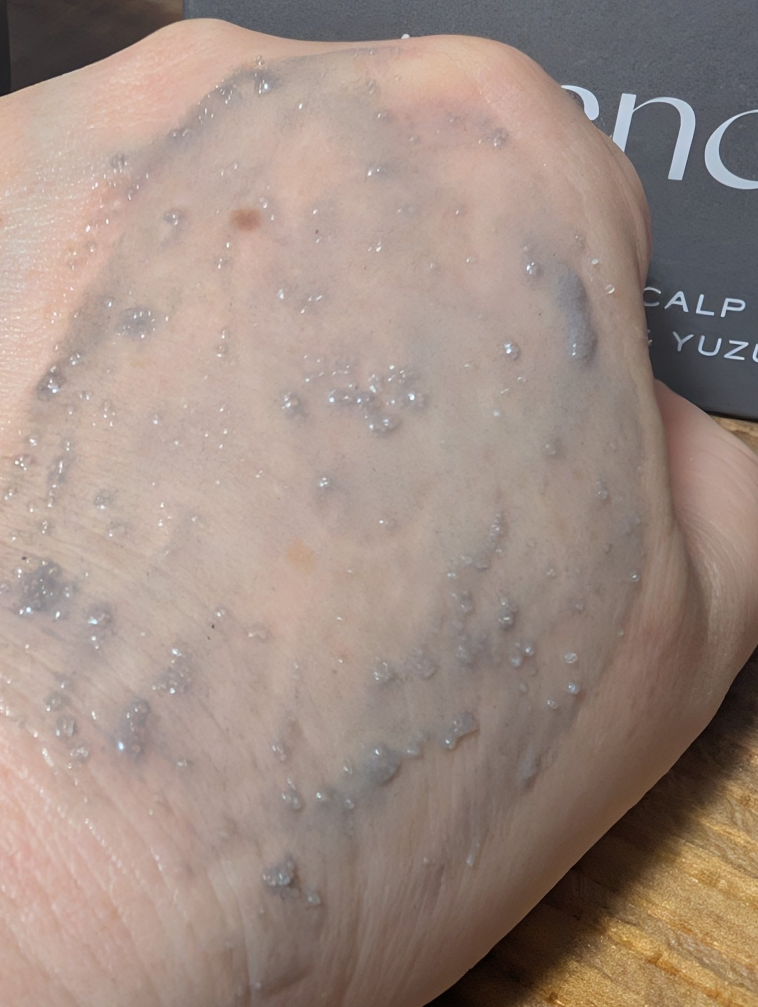 フレッシュクラウドスクラブ　ブラックティー＆ユズ/アレンシア/スクラブ・ゴマージュを使ったクチコミ（3枚目）