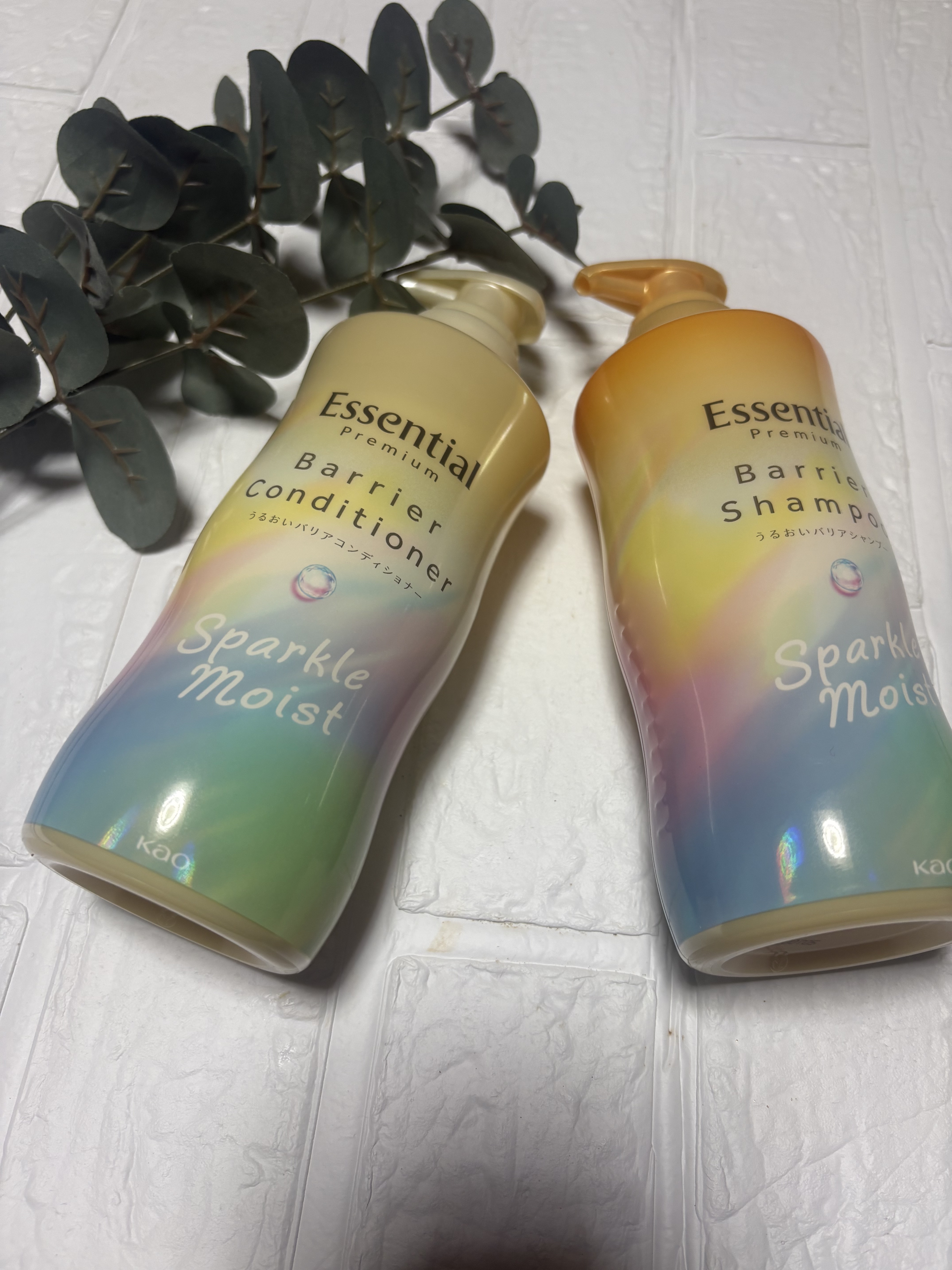 LIPS様を通してエッセンシャル様からいただきました！

カラーやブリーチで傷んだ髪の内部を補修して
トゥルンとしたまとまりのある髪に仕上げてくれます。

濃密なもこもこした泡で優しい洗い心地でした。
ホワイトピーチ＆ムスクの香りが落ち着く