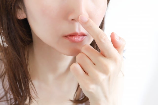 開き毛穴の原因って?開き毛穴対策に役立つ基本的なスキンケア方法を紹介のサムネイル