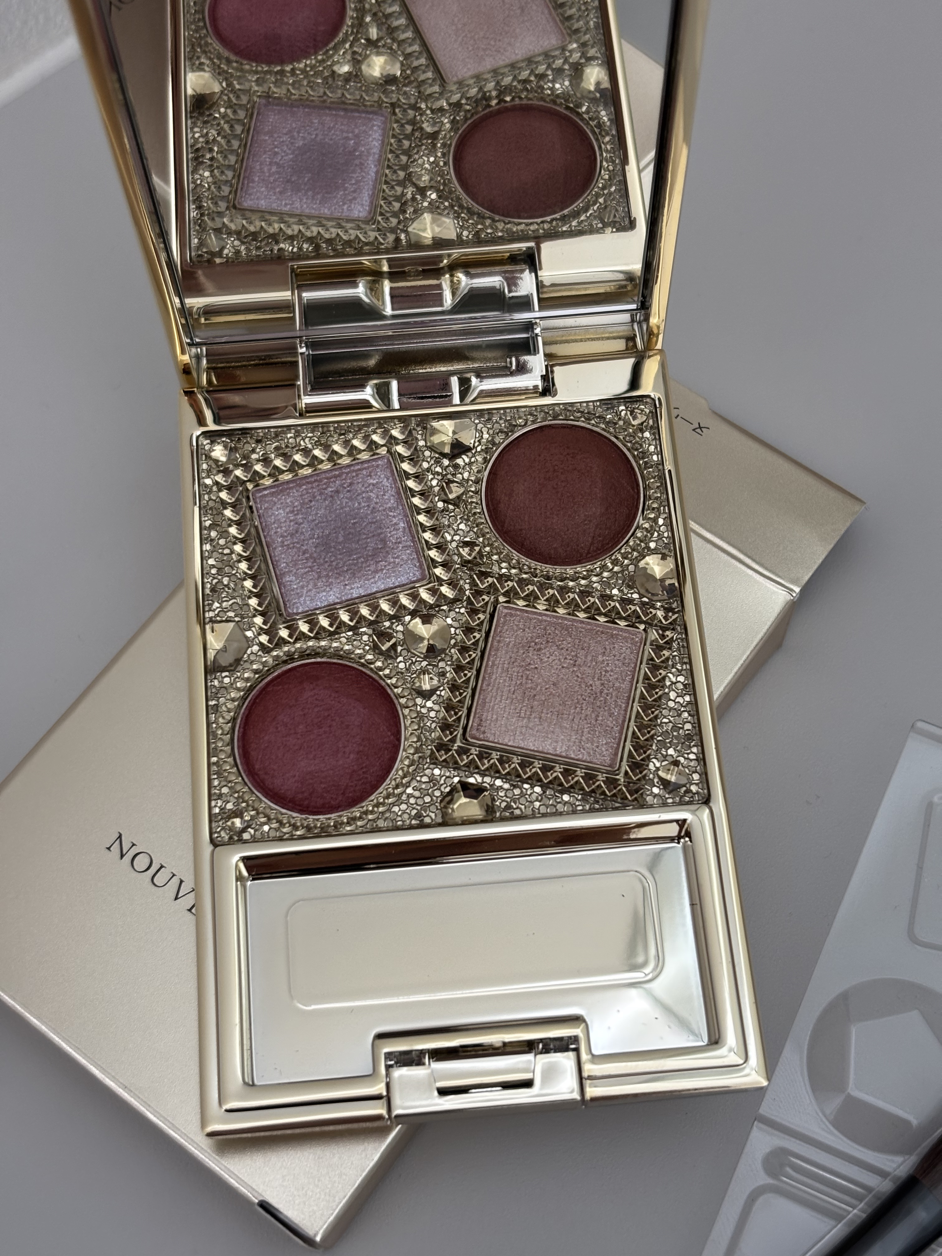 エレガンス ヌーヴェル アイズ/Elégance/アイシャドウパレットを使ったクチコミ（1枚目）