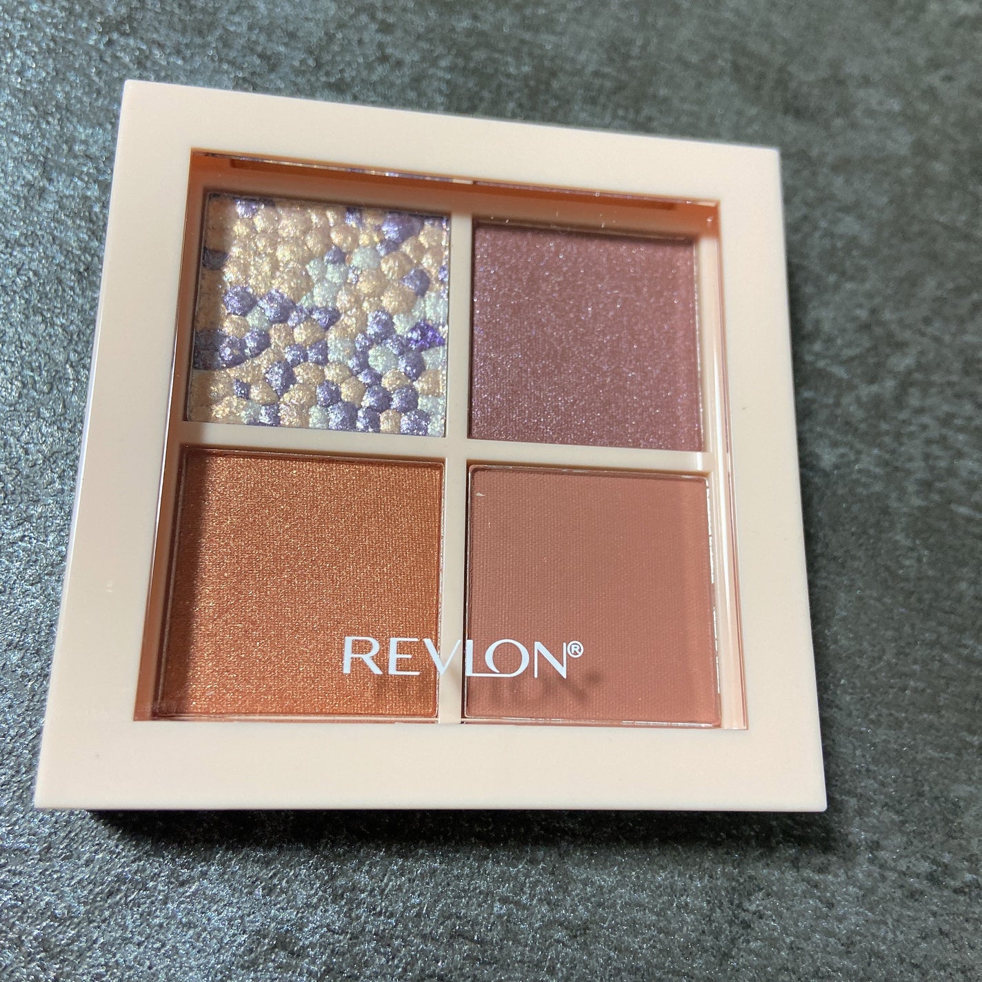 レブロン ダズル アイシャドウ クアッド/REVLON/アイシャドウパレットを使ったクチコミ(1枚目)