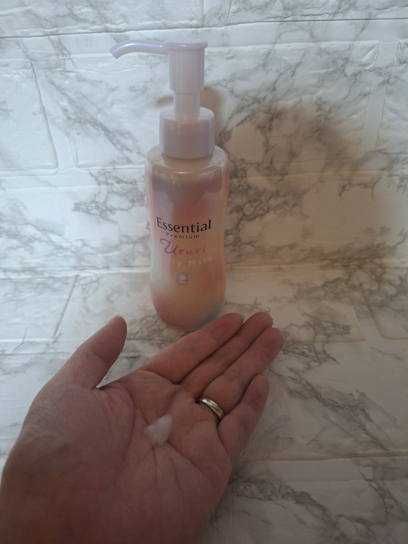 エッセンシャル プレミアム うるりジェリーミルク/エッセンシャル/ヘアミルクを使ったクチコミ(2枚目)