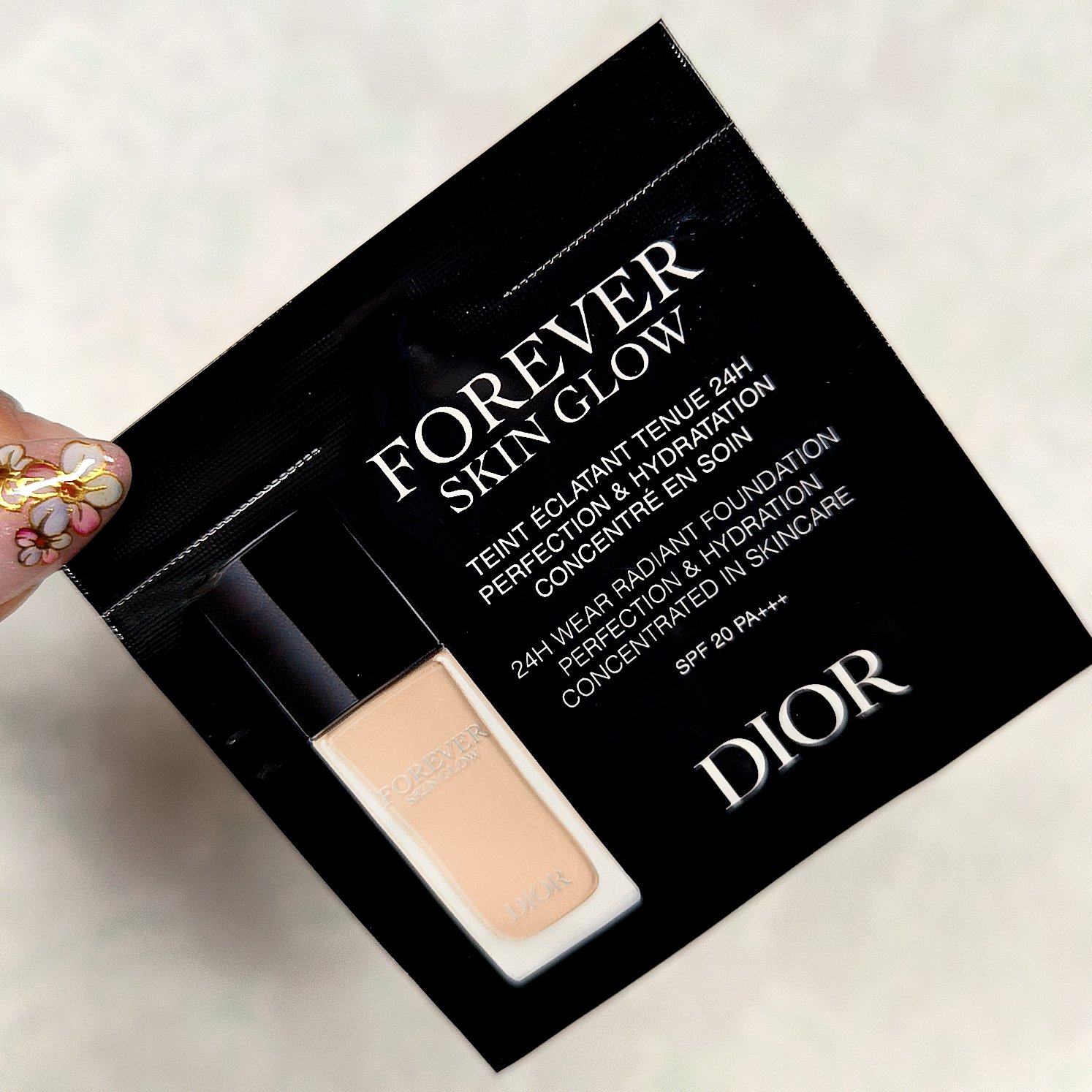 ディオールスキン フォーエヴァー フルイド グロウ 1Nニュートラル/Dior/リキッドファンデーションを使ったクチコミ（2枚目）