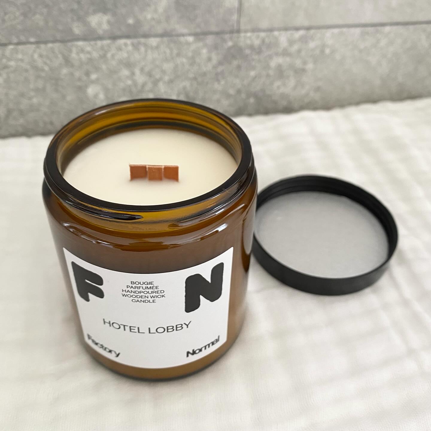 茶色い瓶 ウッド芯 キャンドル HOTELLOBBY/Factory Normal/アロマキャンドルを使ったクチコミ（2枚目）