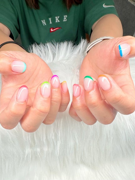 ちゃーん♡ on LIPS 「ジェルネイルデザイン#ジェルネイル#ネオンネイル#フレンチネイ..」(1枚目)