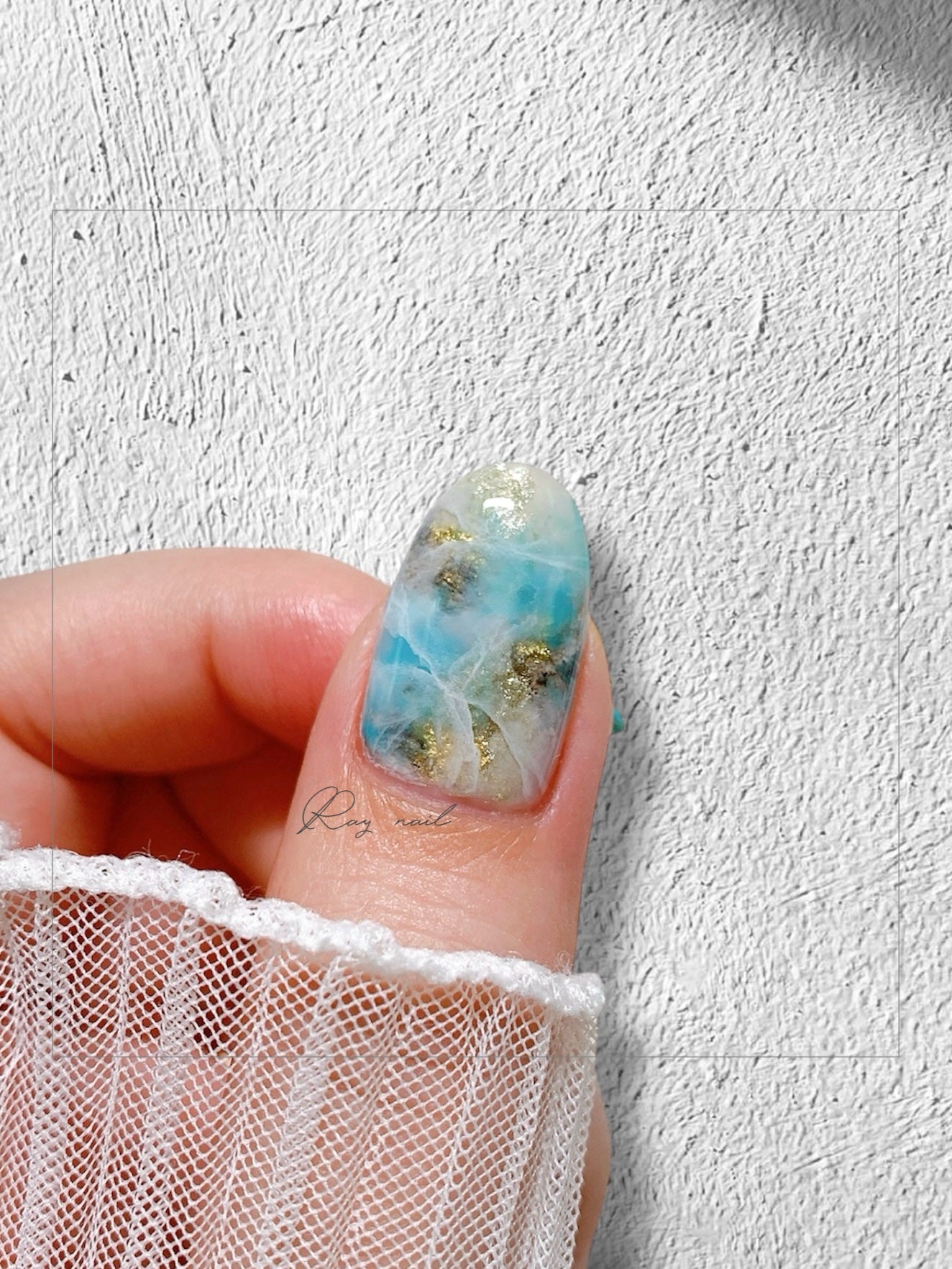 mizuki꙳ネイリスト on LIPS 「奥行感がたまらない🥹🩵天然石ネイルデザイン🥰やり方は👇の引用投..」(2枚目)