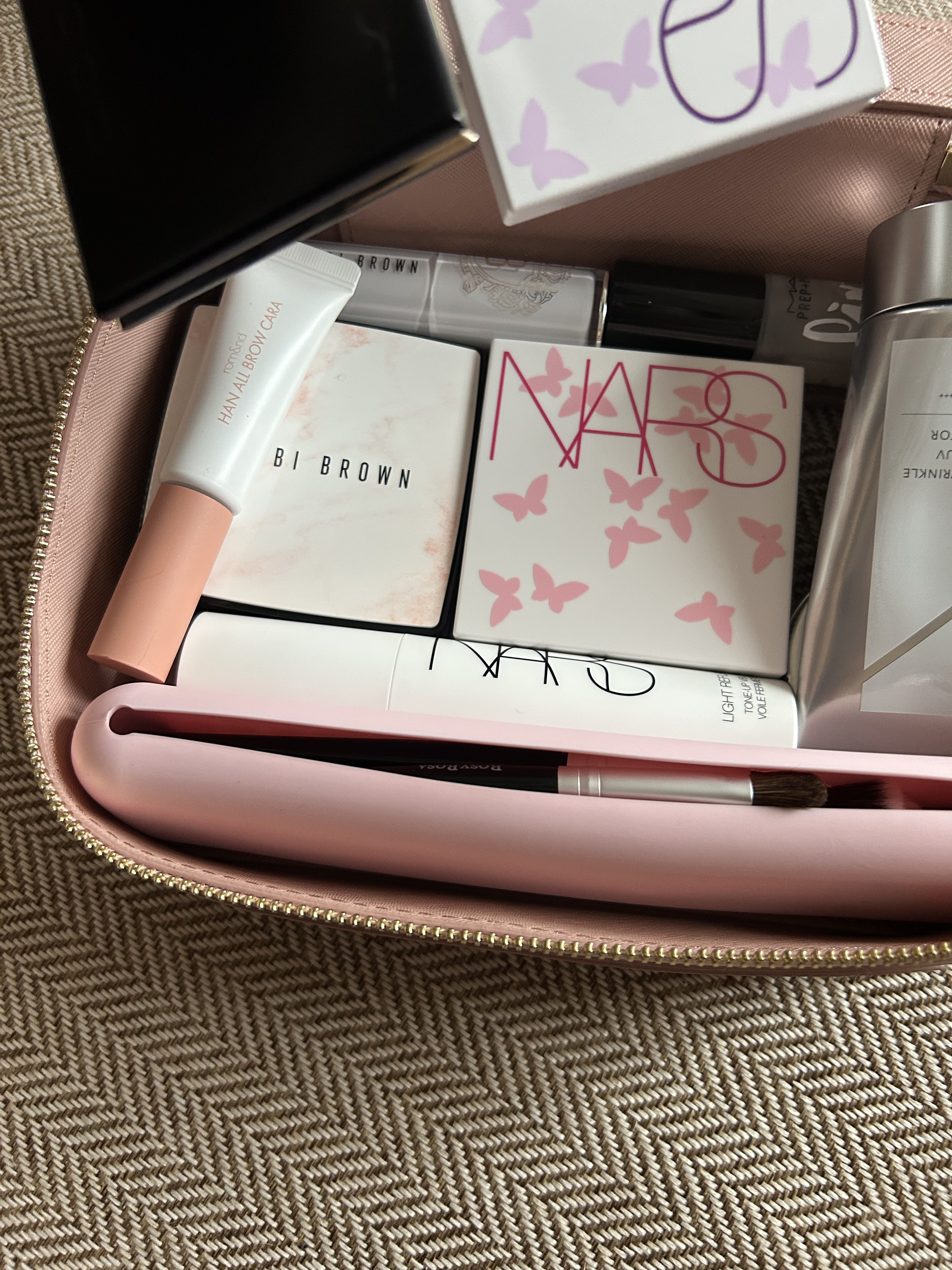 エクストラ カラー シャイン 681 ヌードペタル/BOBBI BROWN/口紅を使ったクチコミ（2枚目）