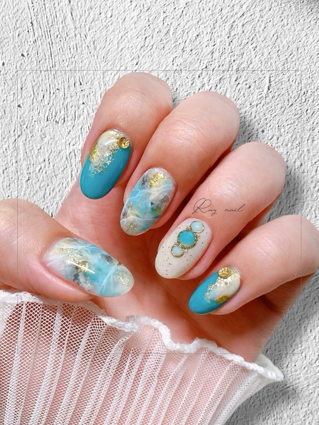 mizuki꙳ネイリスト on LIPS 「奥行感がたまらない🥹🩵天然石ネイルデザイン🥰やり方は👇の引用投..」(1枚目)