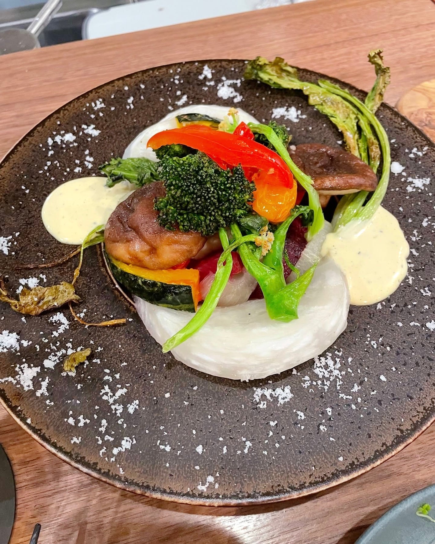 しのち☀️ on LIPS 「ナルトとにごやんのほっこり2人旅秋葉原の隠れ家的名店をみつけた..」(3枚目)