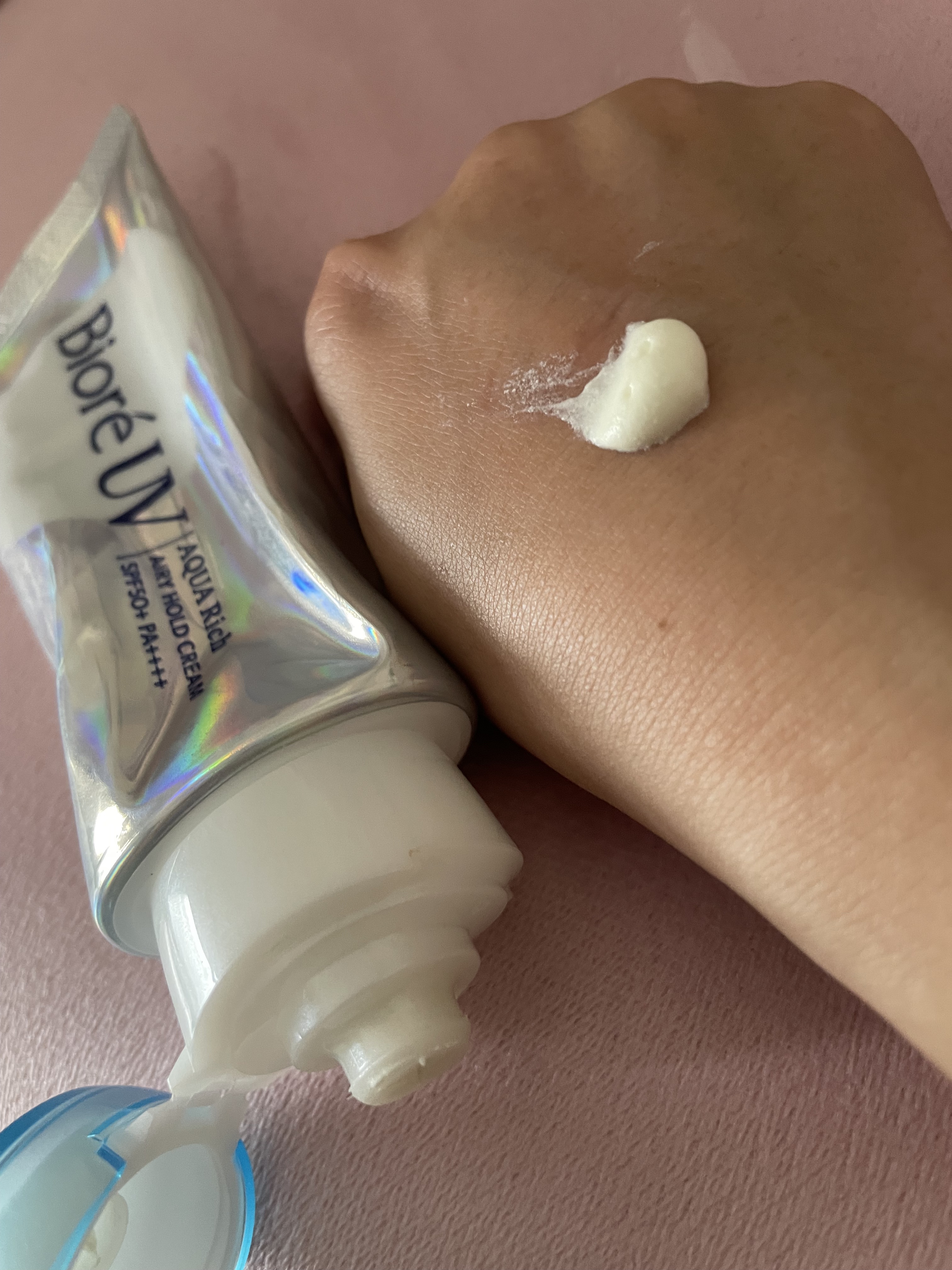 アクアリッチ エアリーホールドクリーム（呼吸感ベールUV）/ビオレ/日焼け止めクリームを使ったクチコミ（1枚目）