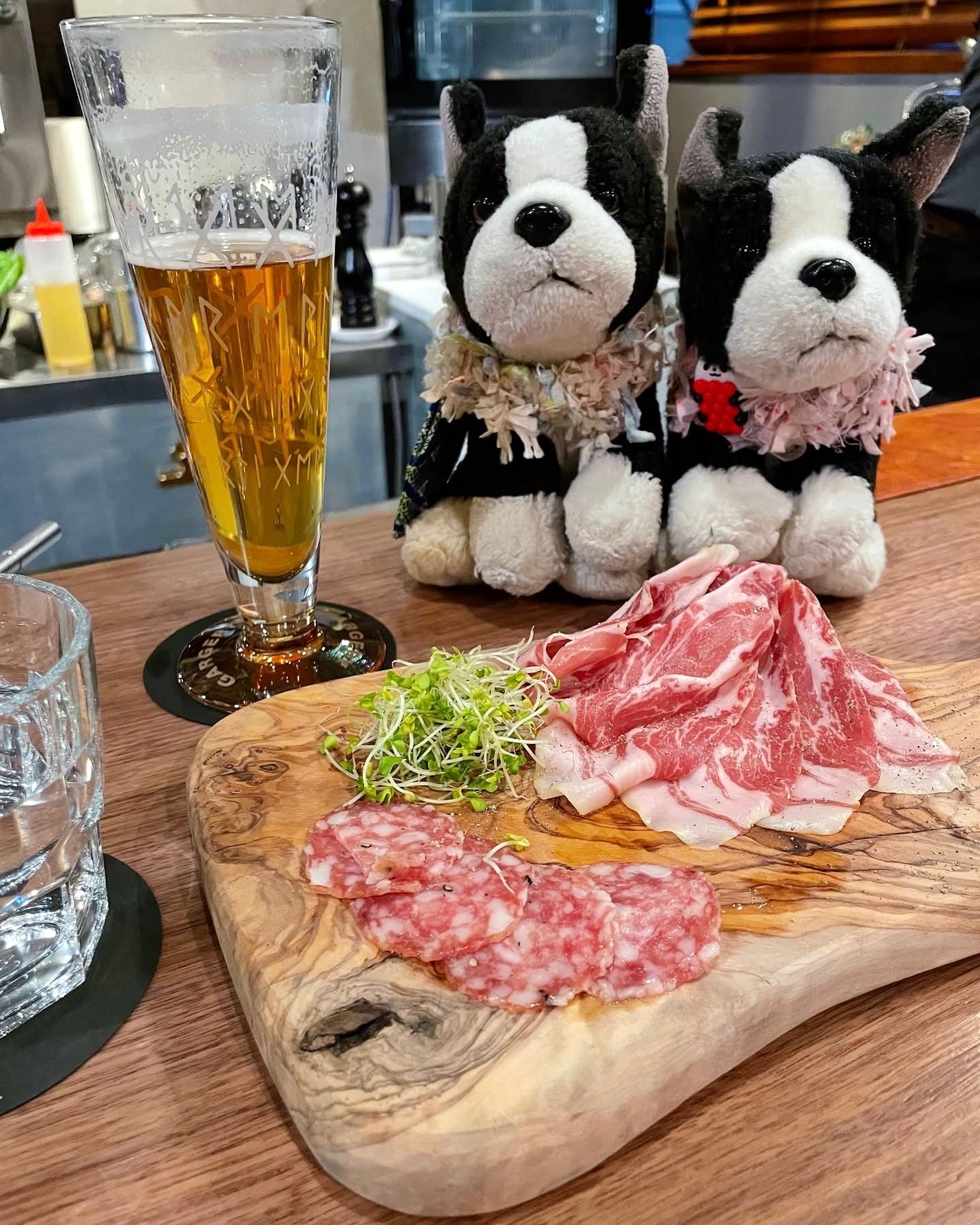 しのち☀️ on LIPS 「ナルトとにごやんのほっこり2人旅秋葉原の隠れ家的名店をみつけた..」(1枚目)