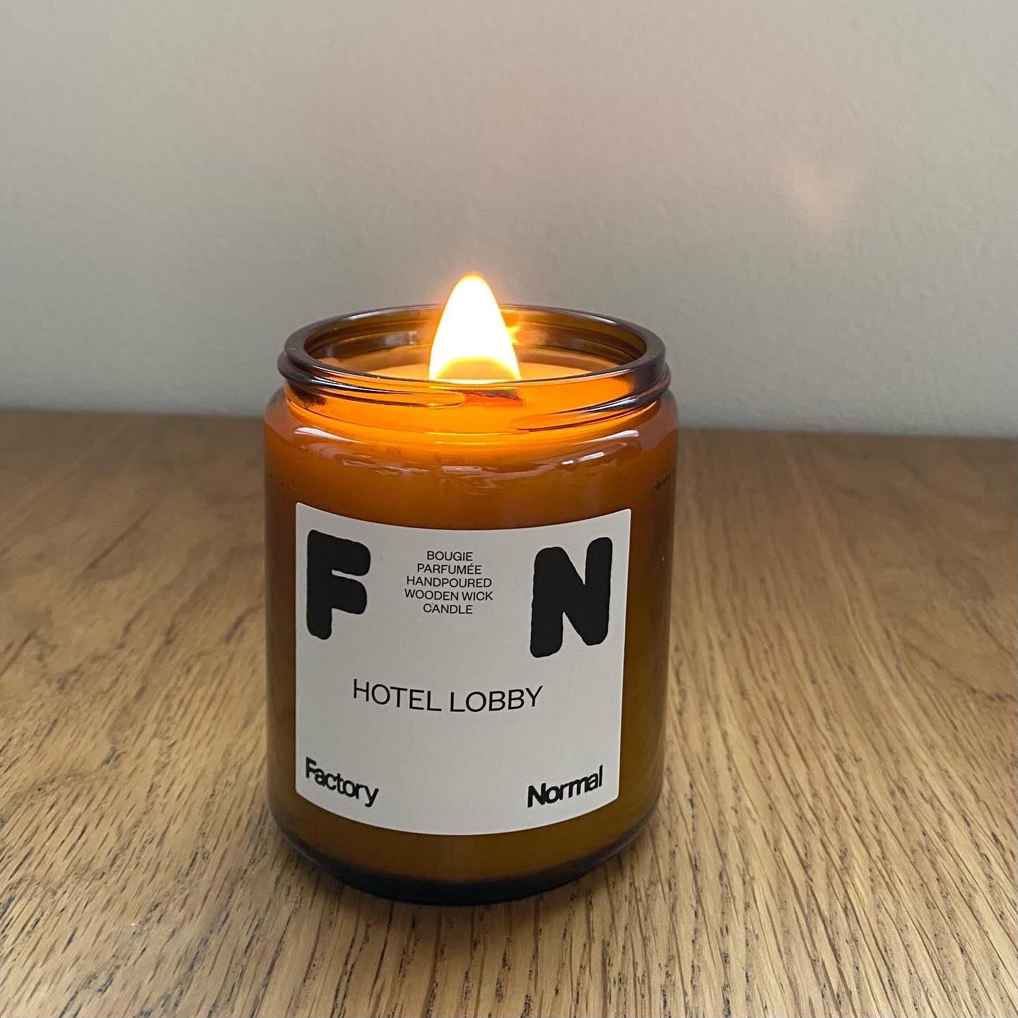 茶色い瓶 ウッド芯 キャンドル HOTELLOBBY/Factory Normal/アロマキャンドルを使ったクチコミ（3枚目）