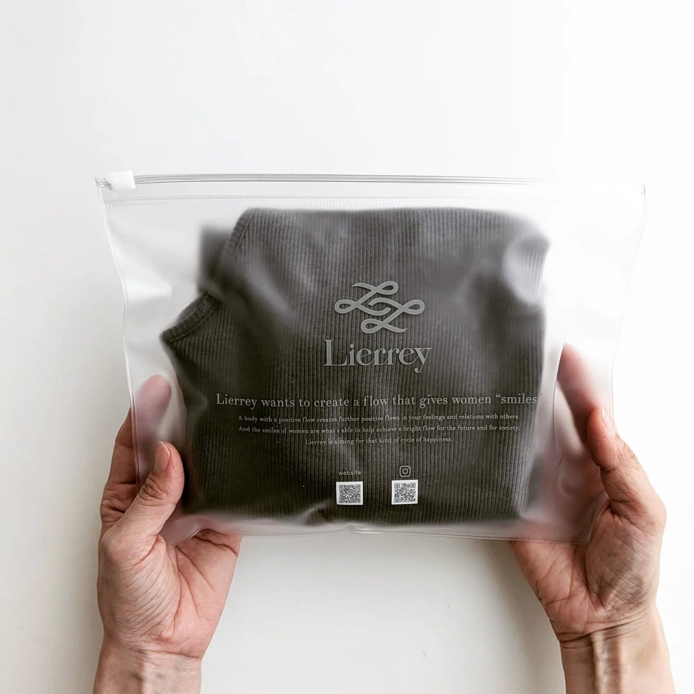 ゆっきぃー/フォロバ100♥ on LIPS 「.磁気の力でコリ緩和!日々着用しながらカラダの血流を改善。.▶..」(4枚目)