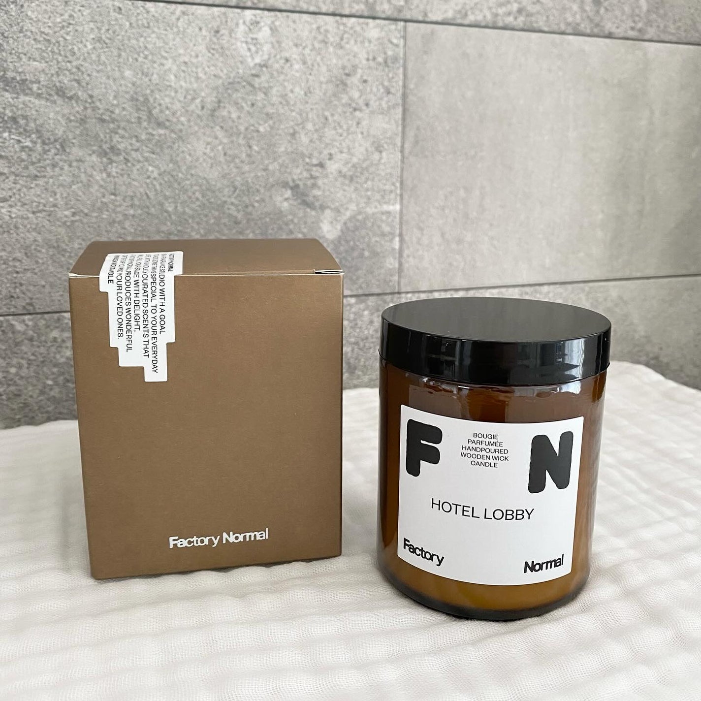 茶色い瓶 ウッド芯 キャンドル HOTELLOBBY/Factory Normal/アロマキャンドルを使ったクチコミ(1枚目)