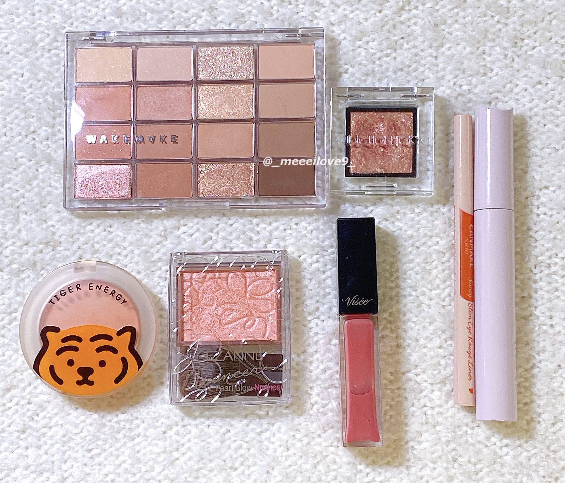 【今日のメイク】
ナチュラルオレンジメイクをしました🍊❤️‍🔥

♡ wakemake ソフトブラーリングアイパレット
03 サンセットブラーリング
左の上から2番目のオレンジを使う！

♡ アディクション　ザアイシャドウ
015SP 