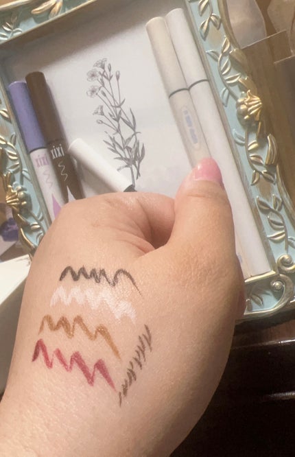 xixi カラフルライナーのクチコミ「
XiXiのリキッドアイライナー紹介です🪼
パープル、ブラウン、ホワイト、ブラック
した.....」(2枚目)