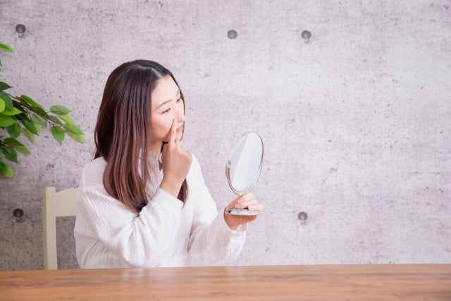 毛穴の黒ずみ汚れの原因とケア方法!おすすめ洗顔・クレンジング・化粧水・美容液を紹介のサムネイル