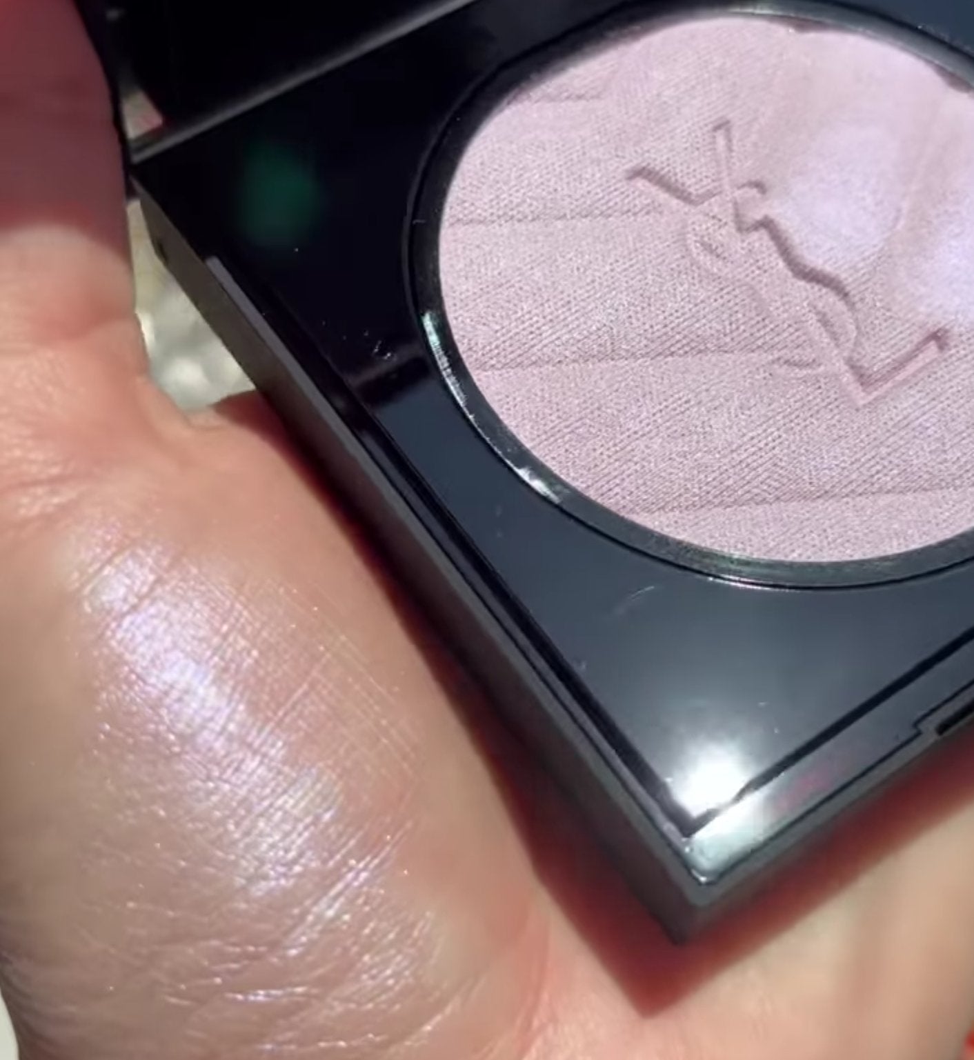 オールアワーズ ハイパールミナイザー/YVES SAINT LAURENT BEAUTE/パウダーハイライトを使ったクチコミ(2枚目)