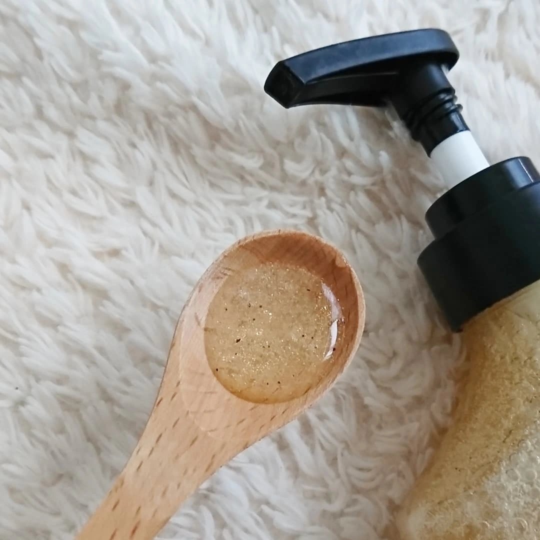 スクラブボディウォッシュ バースデイケーキ ラズベリーバニラ/LUV SCENT/ボディスクラブを使ったクチコミ（2枚目）