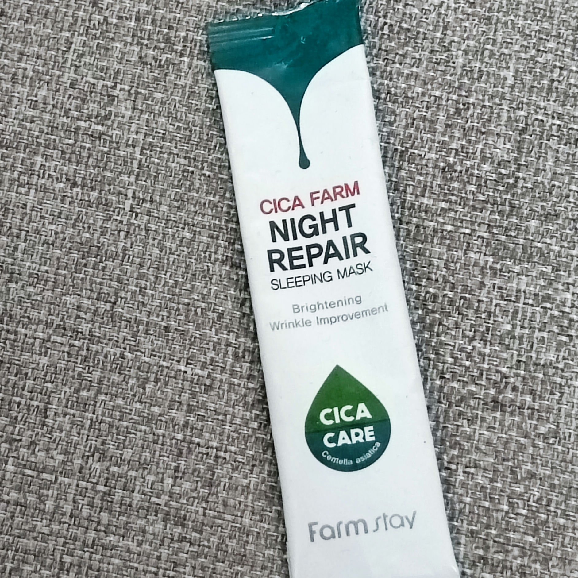 Farm stay CICA FARM NIGHT REPAIR
SLEEPING MASK

昨晩寝る前に使いました‪🙌🏻‬
朝起きた時、ベタベタ感もなく、肌トラブルもありませんでした✨
保湿感もあってよかったです✨