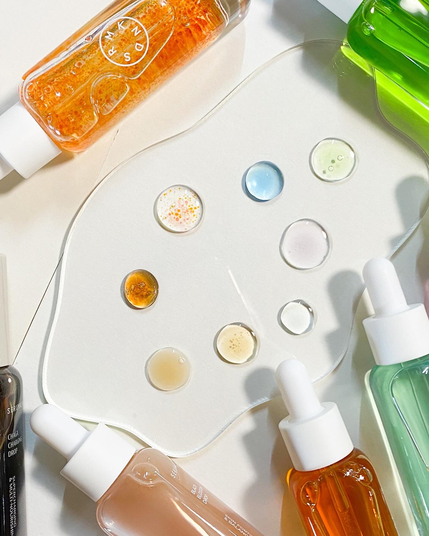 モンちゃ on LIPS 「SERUMKIND宝石のようなキラキラカラフルセラム全8種類を..」(2枚目)