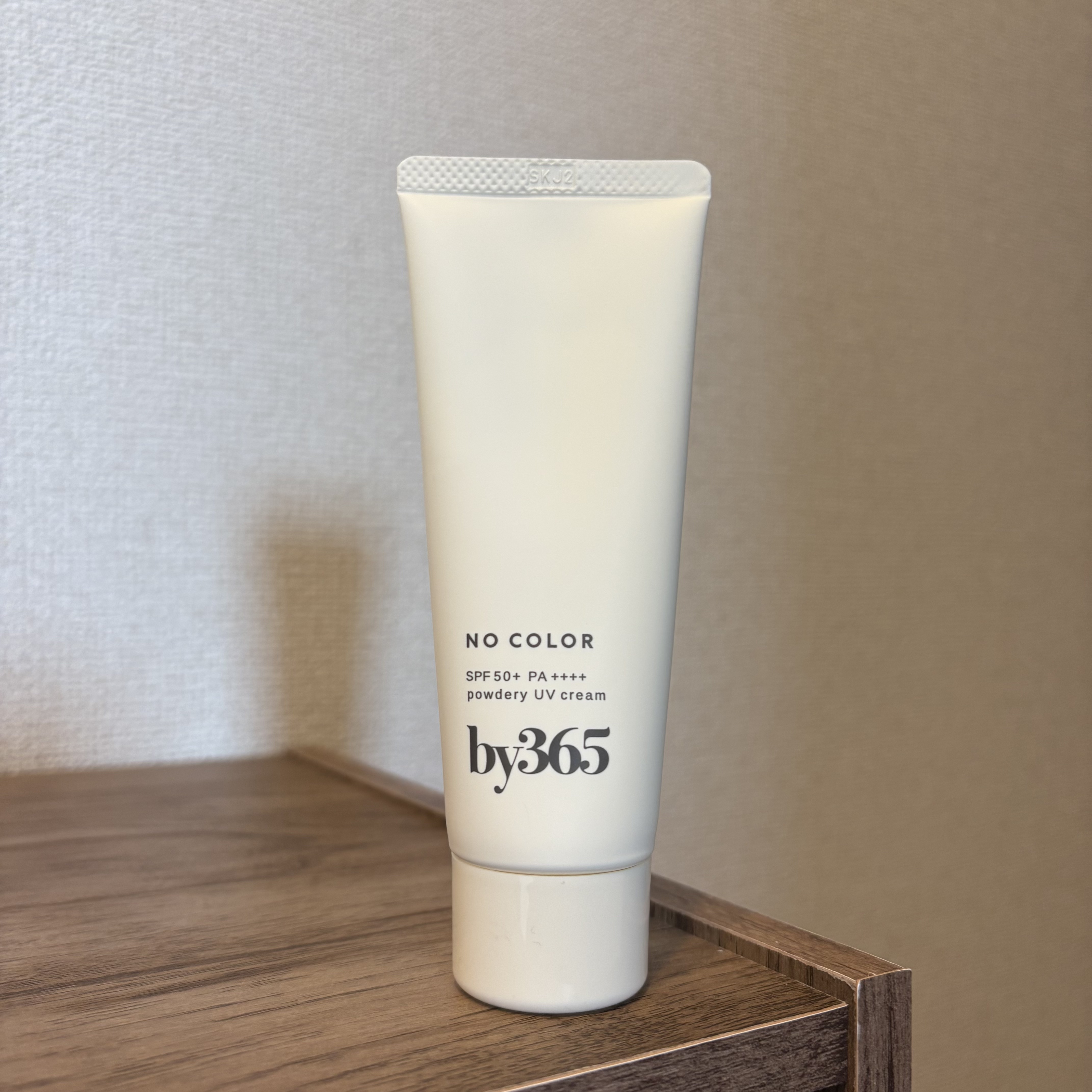 ☺︎ナリスアップ

by365 パウダリーUVクリーム

お気にすぎてリピート！！今年2本目！
ぽてっとしていて、サラッとなる。笑
日焼け止め特有の香りやベタつきと無縁。

同じもの買ったつもりが今回のものはNO COLORと表記されてた。