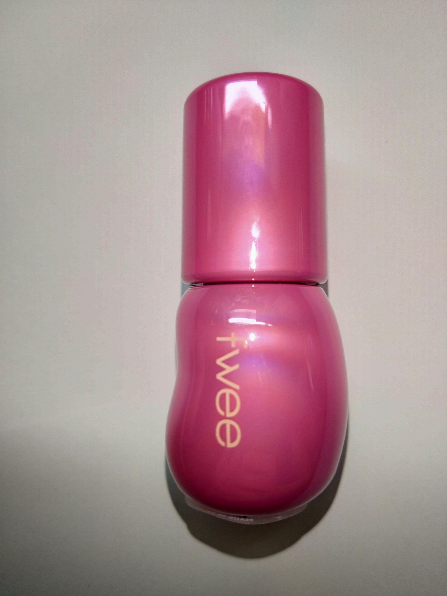 フィー 3Dボリューミンググロス B11 タロ 70％/fwee/リップグロスを使ったクチコミ（1枚目）