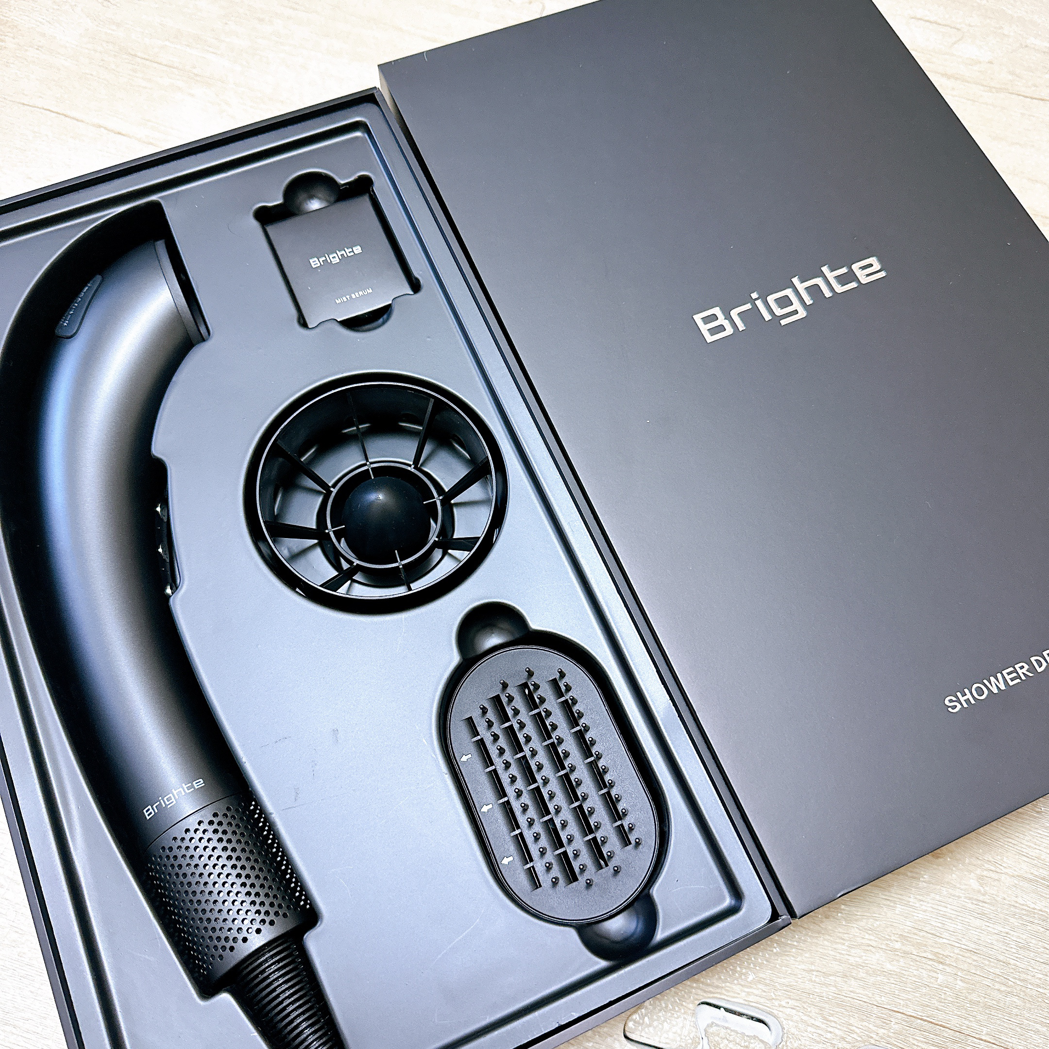 Brighte SHOWERDRYER ブラック Brighte SHOWER DRYER | 乾くのに乾かない次世代ドライヤー