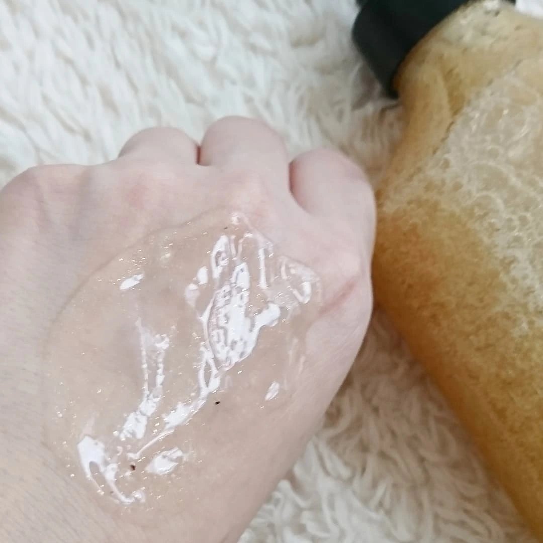 スクラブボディウォッシュ バースデイケーキ ラズベリーバニラ/LUV SCENT/ボディスクラブを使ったクチコミ（3枚目）