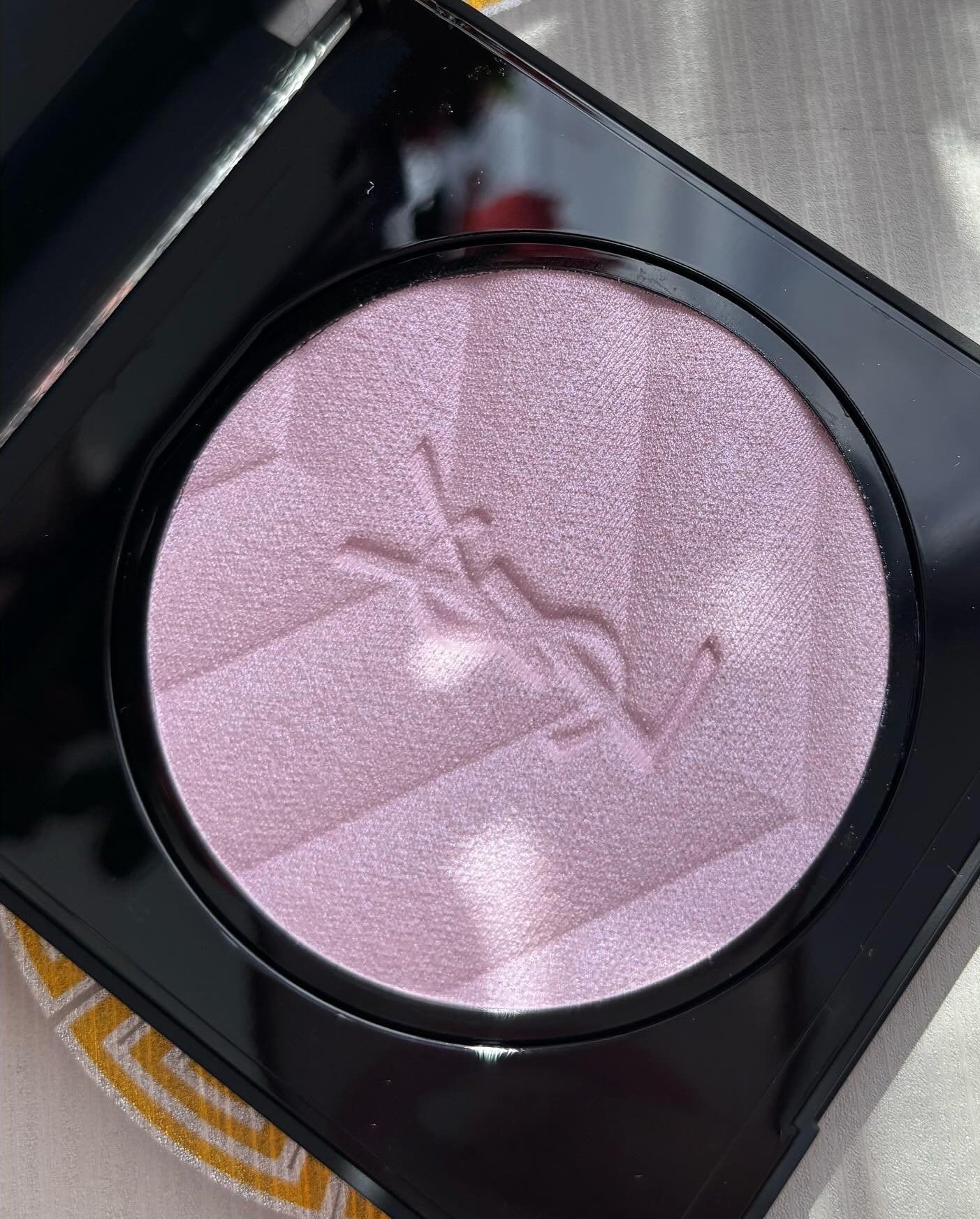 オールアワーズ ハイパールミナイザー/YVES SAINT LAURENT BEAUTE/パウダーハイライトを使ったクチコミ(1枚目)