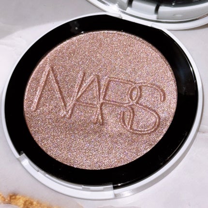 NARS ライトリフレクティング ルミナイジングパウダー/NARS/パウダーハイライトを使ったクチコミ(7枚目)