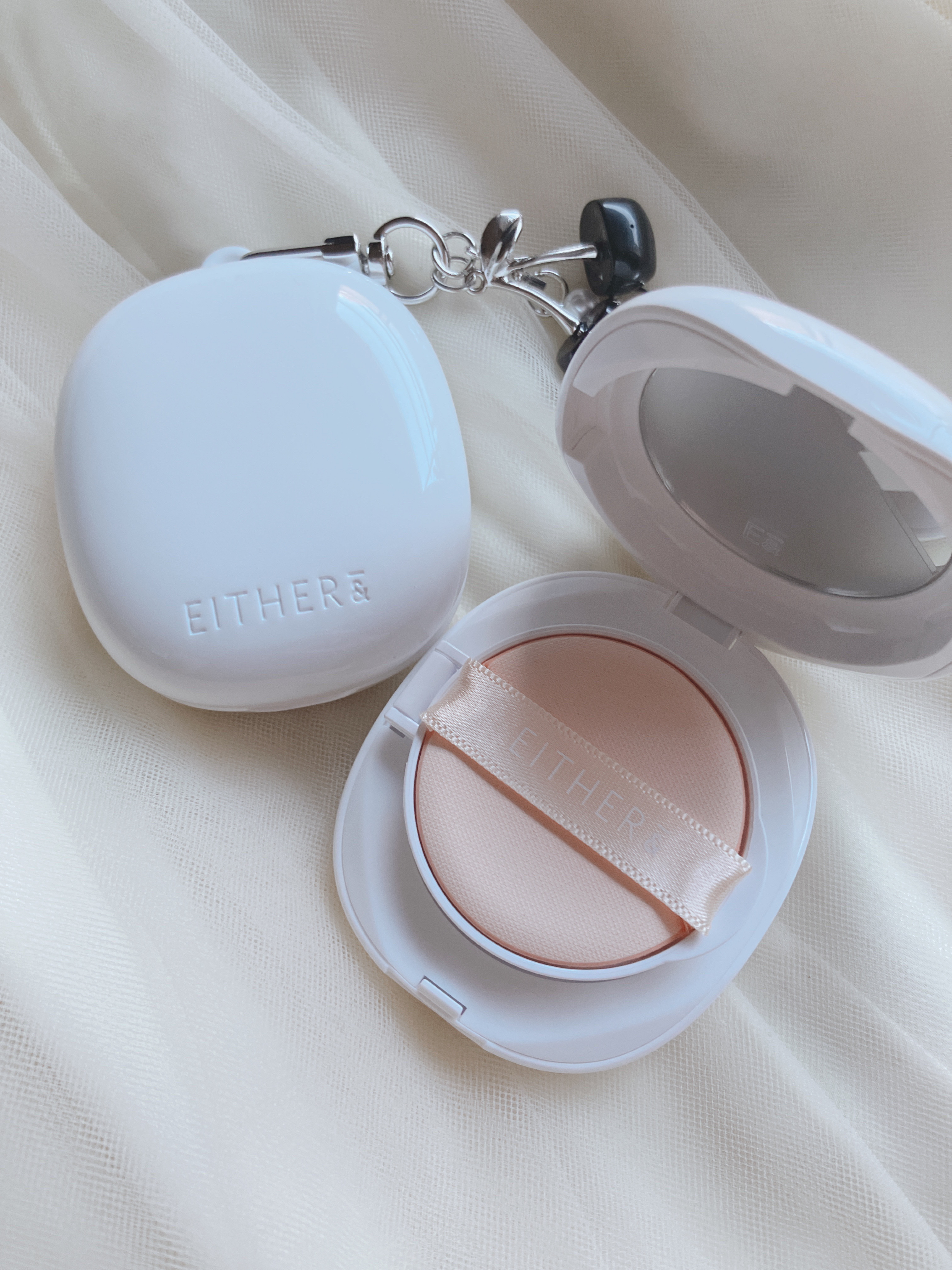 #PR

@eitherand_jp 様より、下記製品をいただきました🙇‍♀️

EITHER&
・ペブルグロウクッション ミニ
SPF50＋ PA＋＋＋
17N  VANILLA
21N  NATURAL
23N  SAND

ミニと記