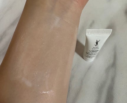 ピュアショット エアリーライト UV50/YVES SAINT LAURENT BEAUTE/日焼け止めミルクを使ったクチコミ(3枚目)